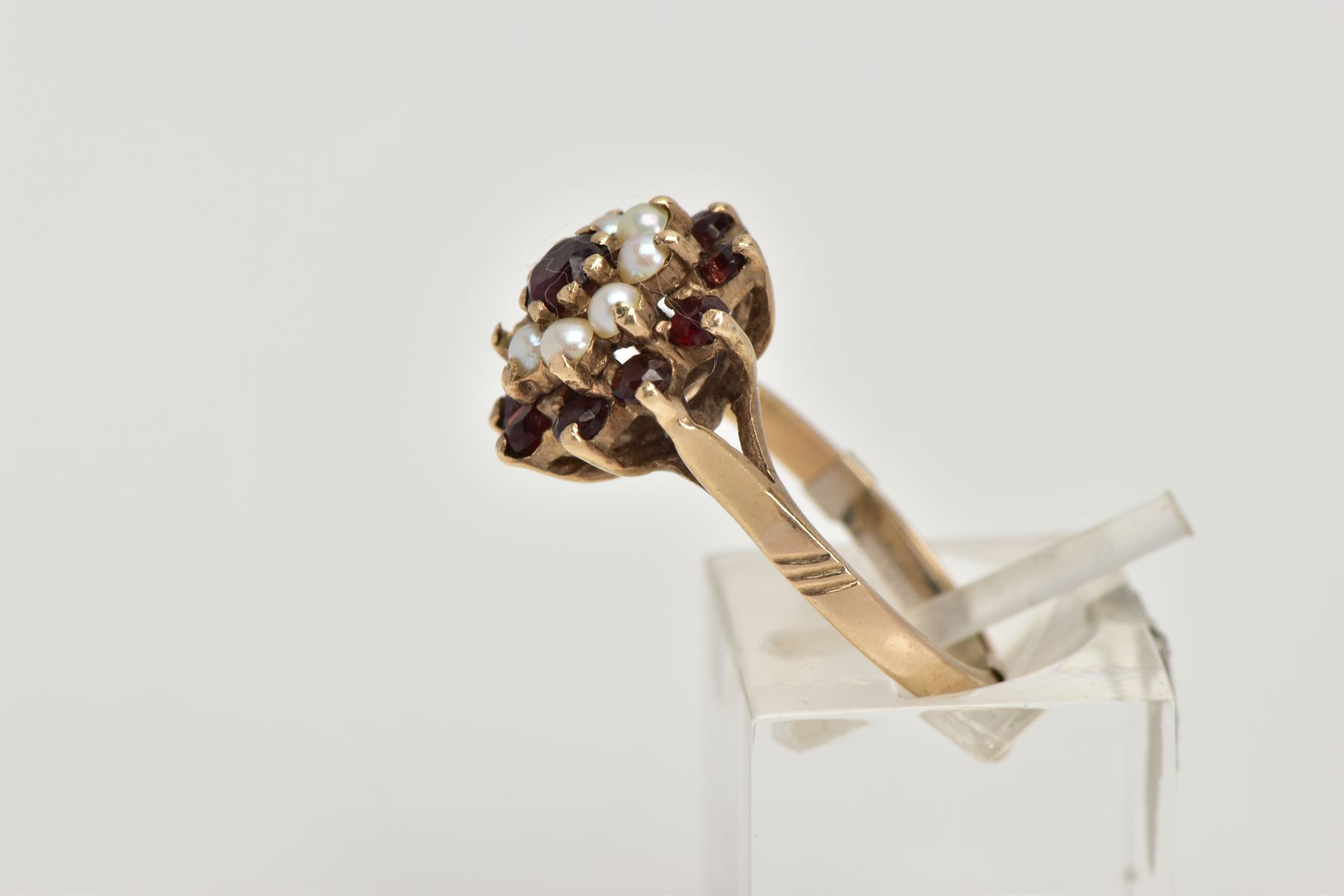 A GEM CLUSTER RING, designed as a tiered cluster of claw set red gems assessed as garnets and - Image 2 of 4