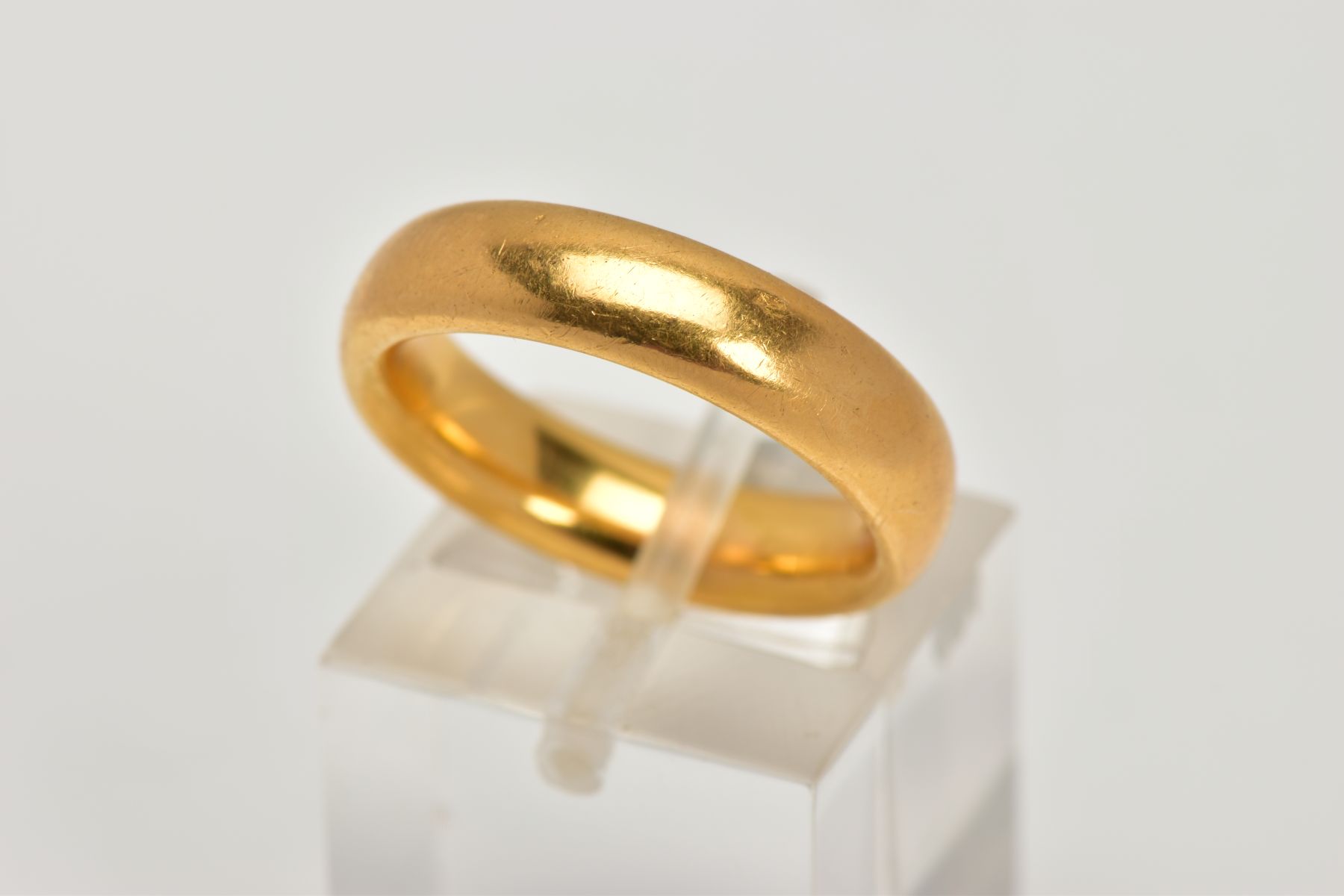 A 22CT BAND RING, a D-shape plain band, 22ct gold hallmark for Birmingham, width 5mm, ring size L,