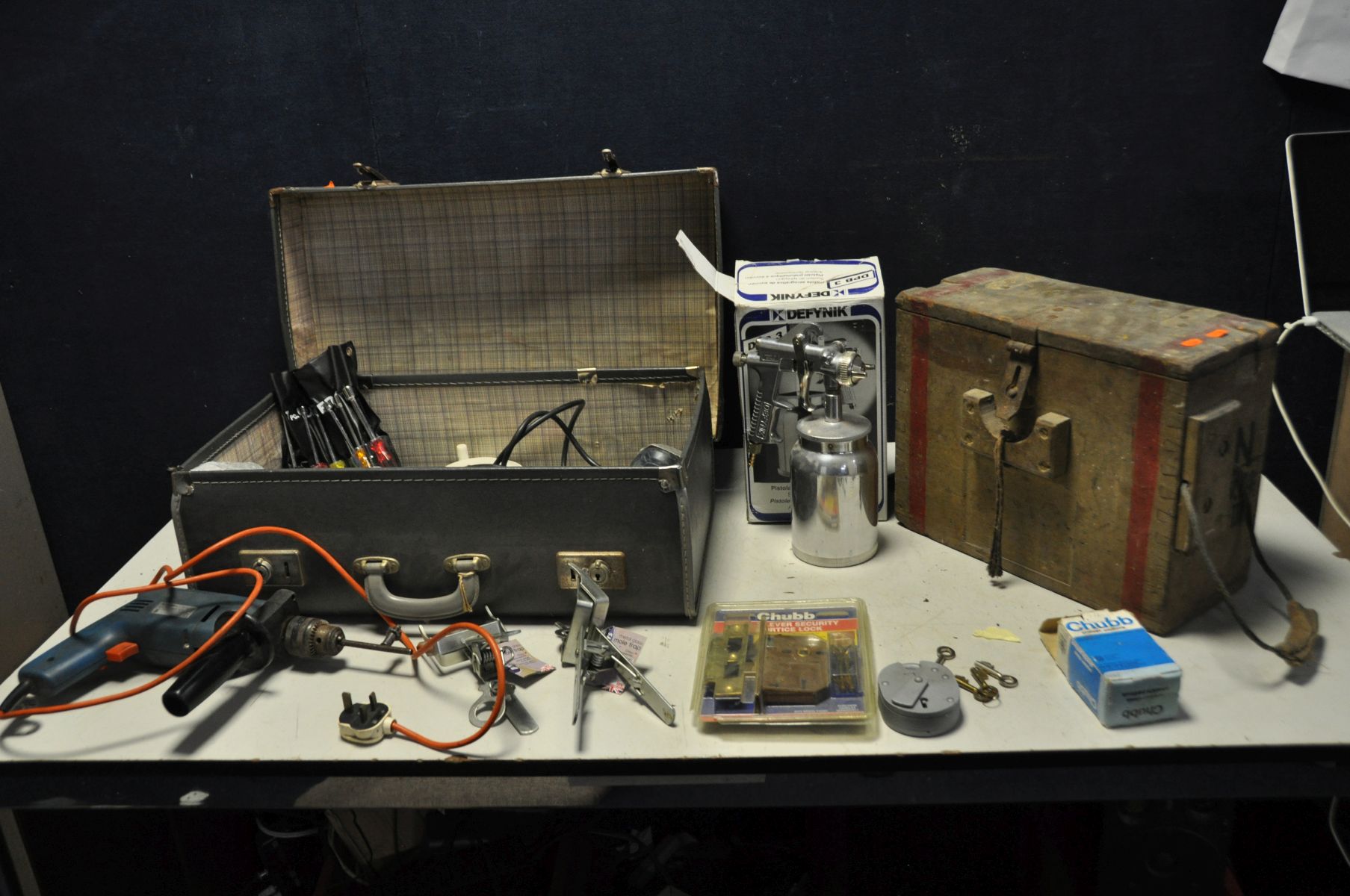 A CASE AND A VINTAGE WOODEN AMMO BOX CONTAINING TOOLS including a Bosch 4in Angle Grinder (PAT