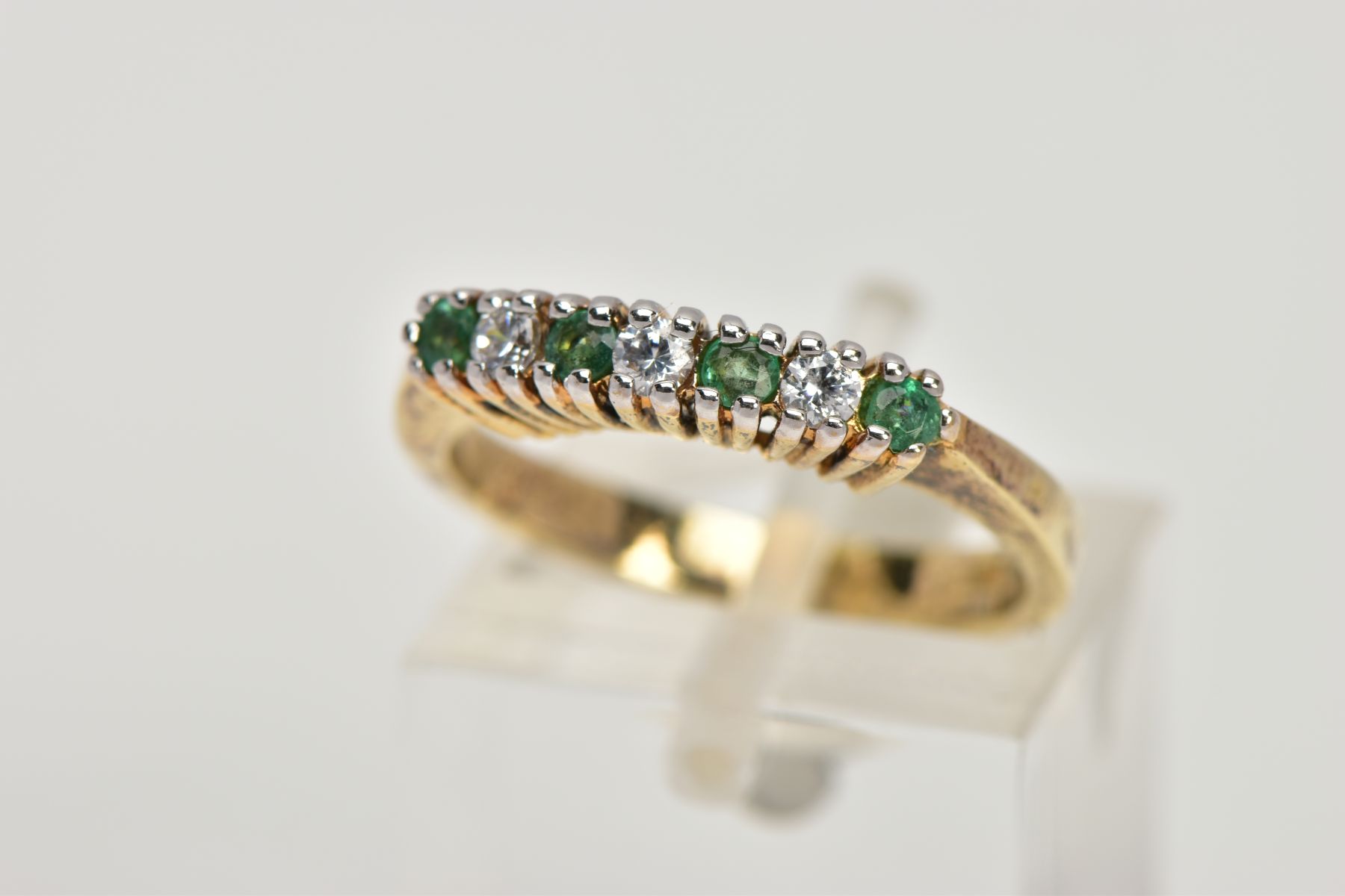 A YELLOW METAL HALF ETERNITY RING, designed with a row of four circular cut emeralds, interspaced - Image 2 of 5