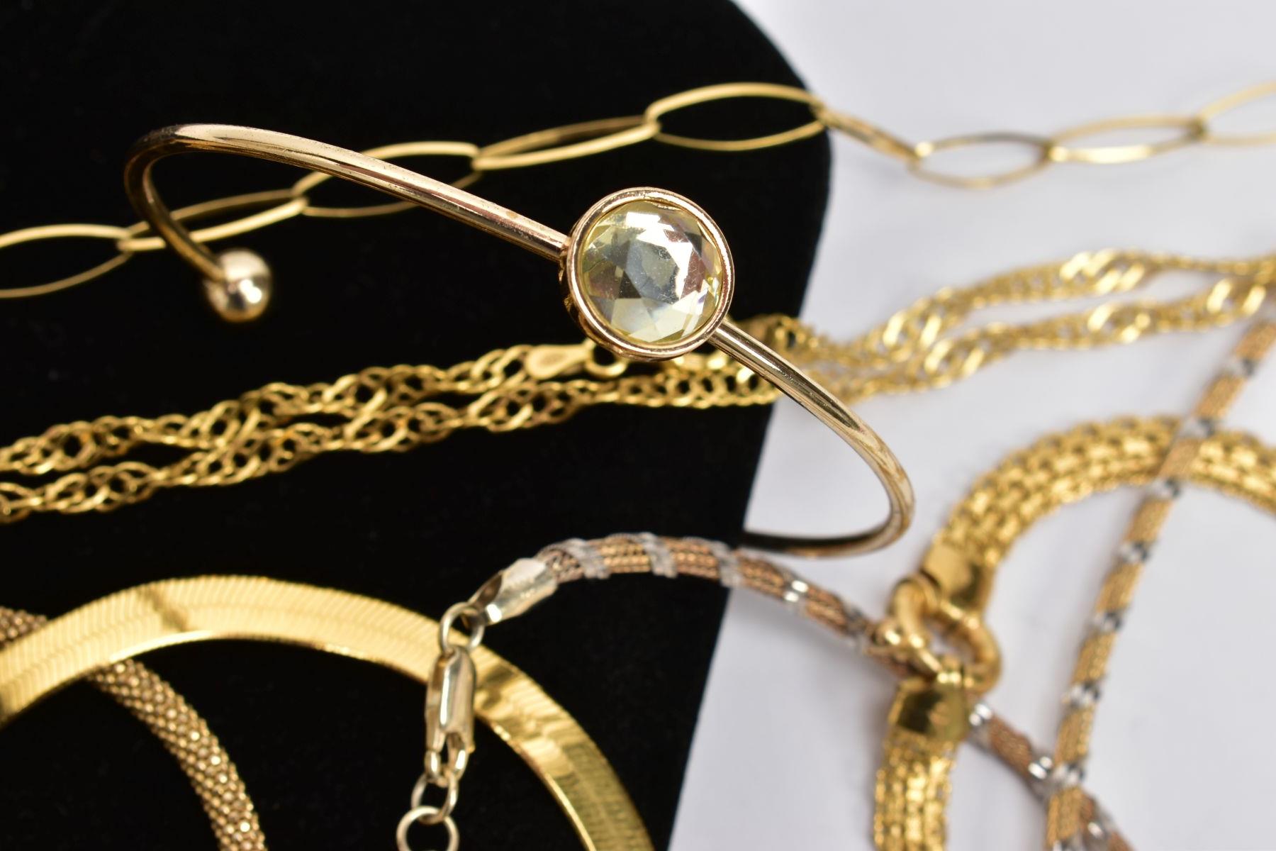 A BOX OF ASSORTED GOLD-PLATED JEWELLERY, to include a flat articulated necklace fitted with a - Image 4 of 6