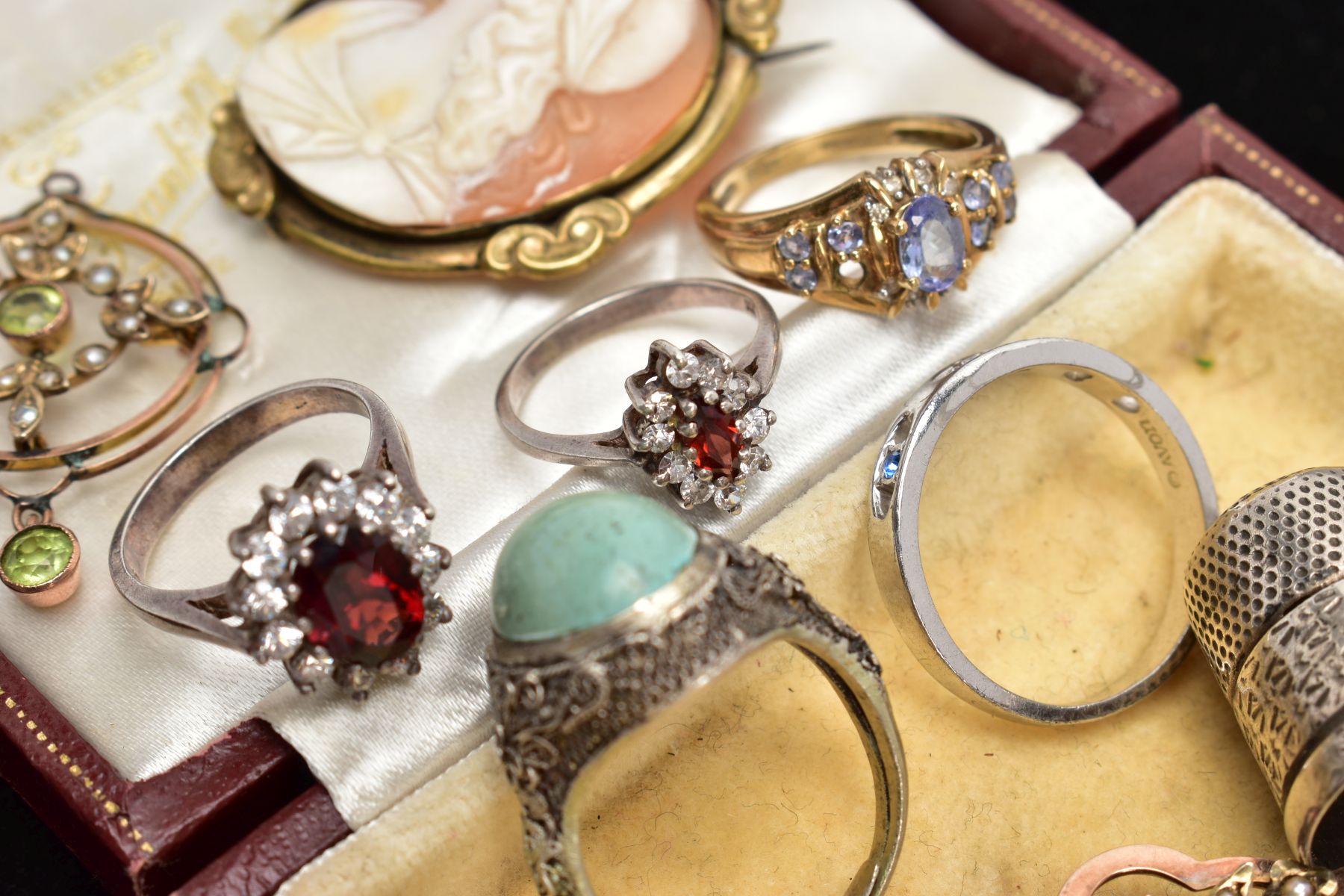 A BOX OF ASSORTED JEWELLERY, to include a yellow metal Edwardian openwork pendant, of a circular - Image 2 of 4