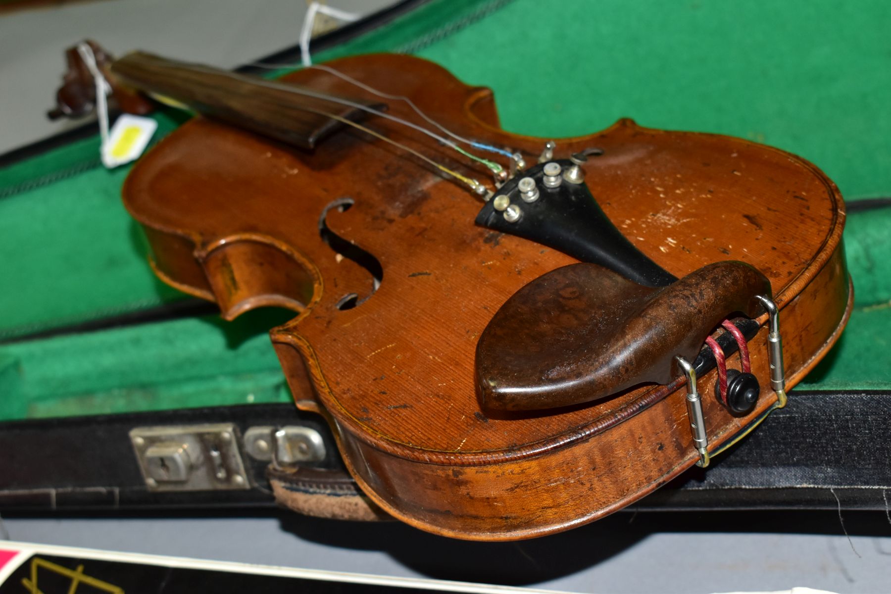 AN EARLY 20TH CENTURY VIOLIN, STAMPED 'DUKE' BELOW THE BUTTON, single piece back, overall length - Bild 6 aus 7