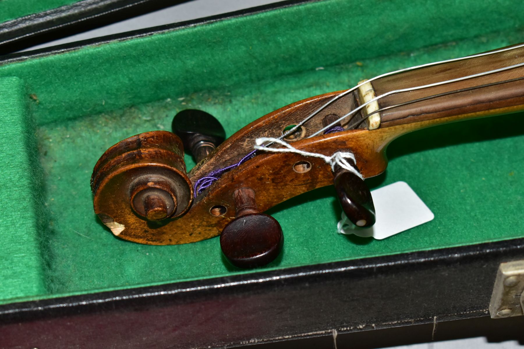 AN EARLY 20TH CENTURY VIOLIN, STAMPED 'DUKE' BELOW THE BUTTON, single piece back, overall length - Bild 2 aus 7