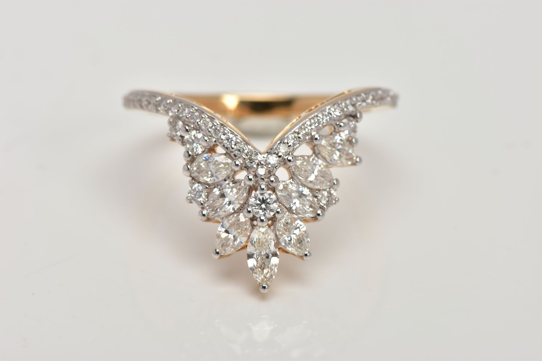 AN 18CT GOLD DIAMOND DRESS RING, the V-shape band set with brilliant cut diamonds, beneath a V-shape - Image 4 of 4