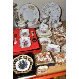 A GROUP OF ROYAL CROWN DERBY DERBY POSIES, CHATSWORTH AND OLDE AVESBURY GIFT AND TEAWARES, to