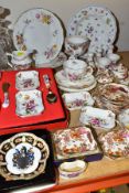 A GROUP OF ROYAL CROWN DERBY DERBY POSIES, CHATSWORTH AND OLDE AVESBURY GIFT AND TEAWARES, to
