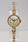 A LADIES 9CT GOLD 'TUDOR' WRISTWATCH, hand wound movement, round (slightly discoloured) silver