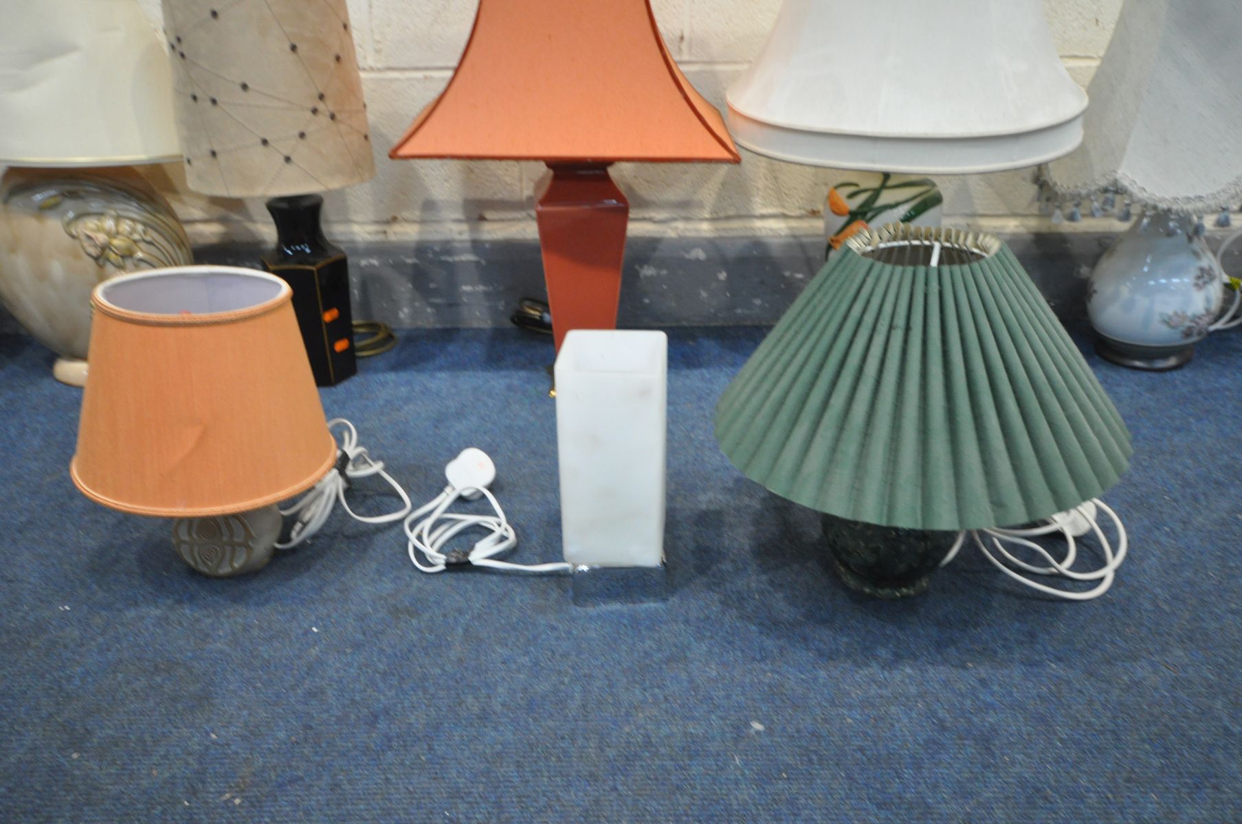 TEN VARIOUS CERAMIC TABLE LAMPS, of various styles, and sizes, all with shades - Image 4 of 4