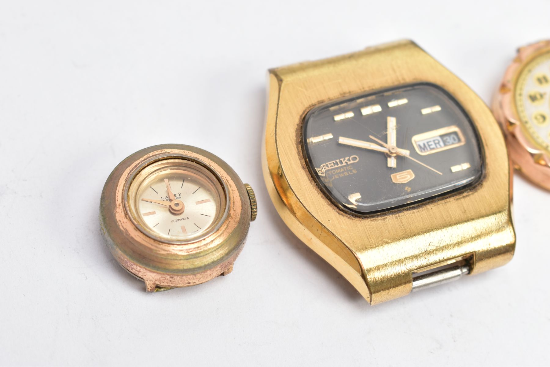 AN EARLY 20TH CENTURY WATCH HEAD AND TWO ADDITIONAL WATCH HEADS, 9ct gold watch head with bevelled - Image 3 of 4