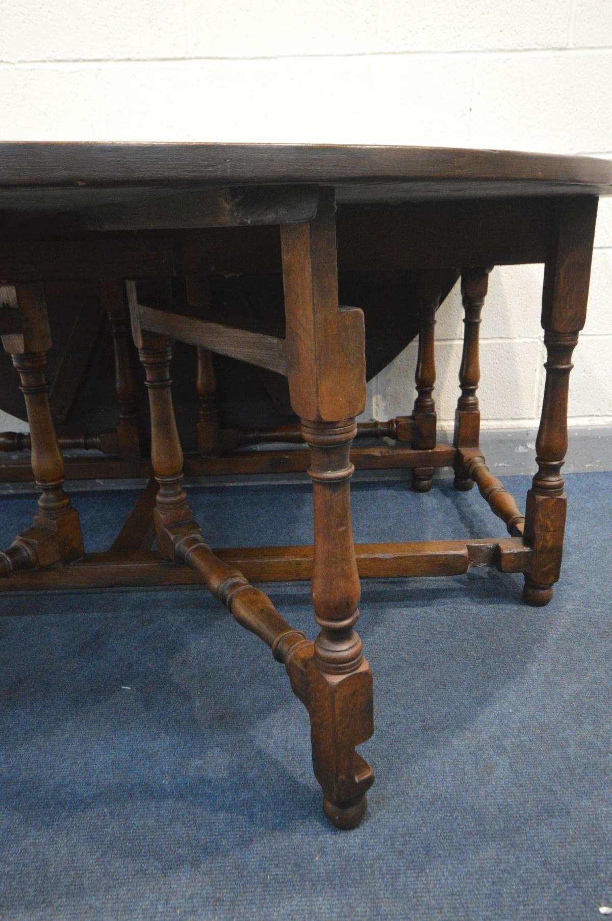 A LARGE REPRODUCTION GEORGIAN STYLE OAK GATE LEG TABLE, the drop leaves each with double legs, - Image 4 of 5