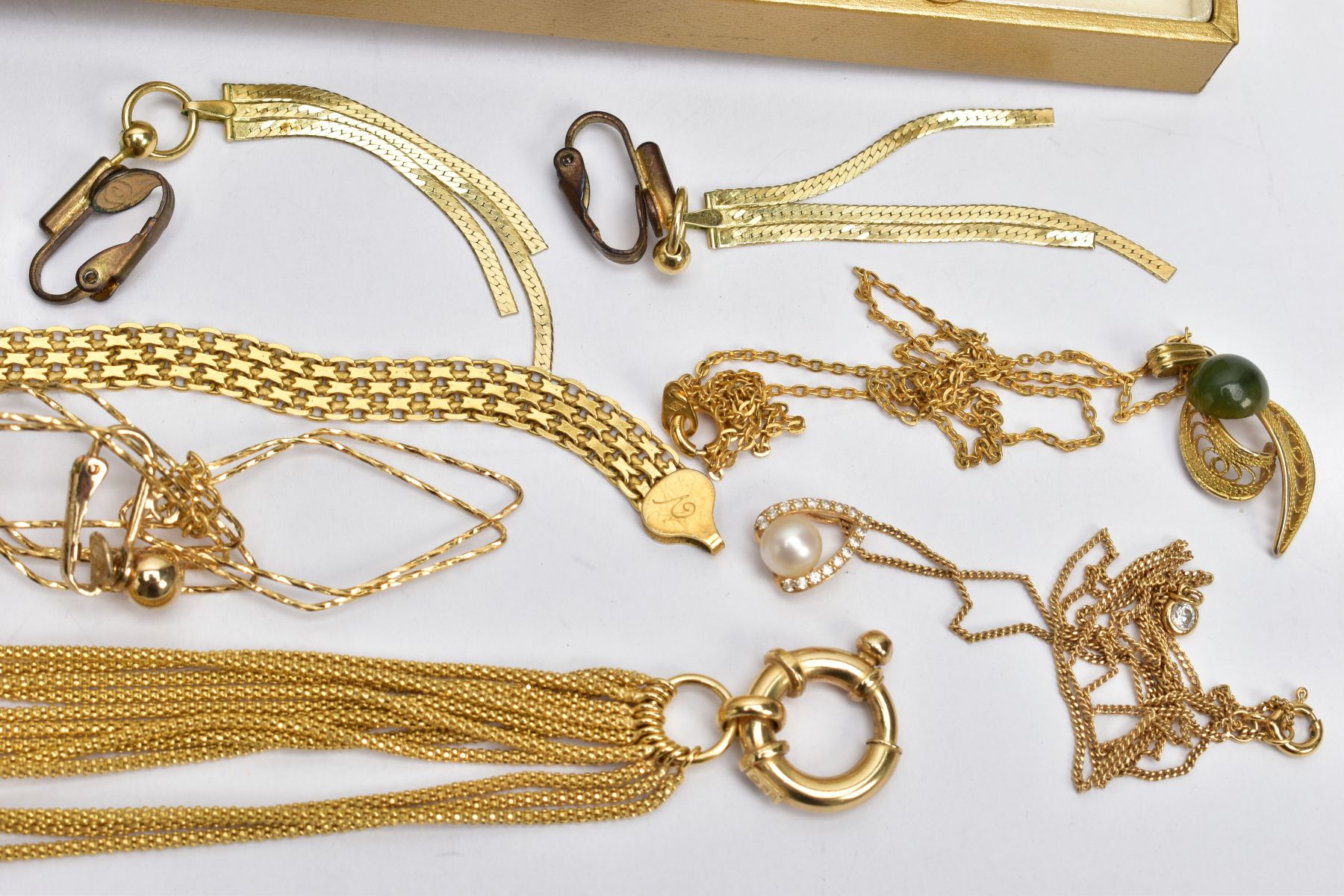 A BOX OF ASSORTED GOLD-PLATED JEWELLERY, to include an articulated 'S' link line bracelet, fitted - Image 3 of 4