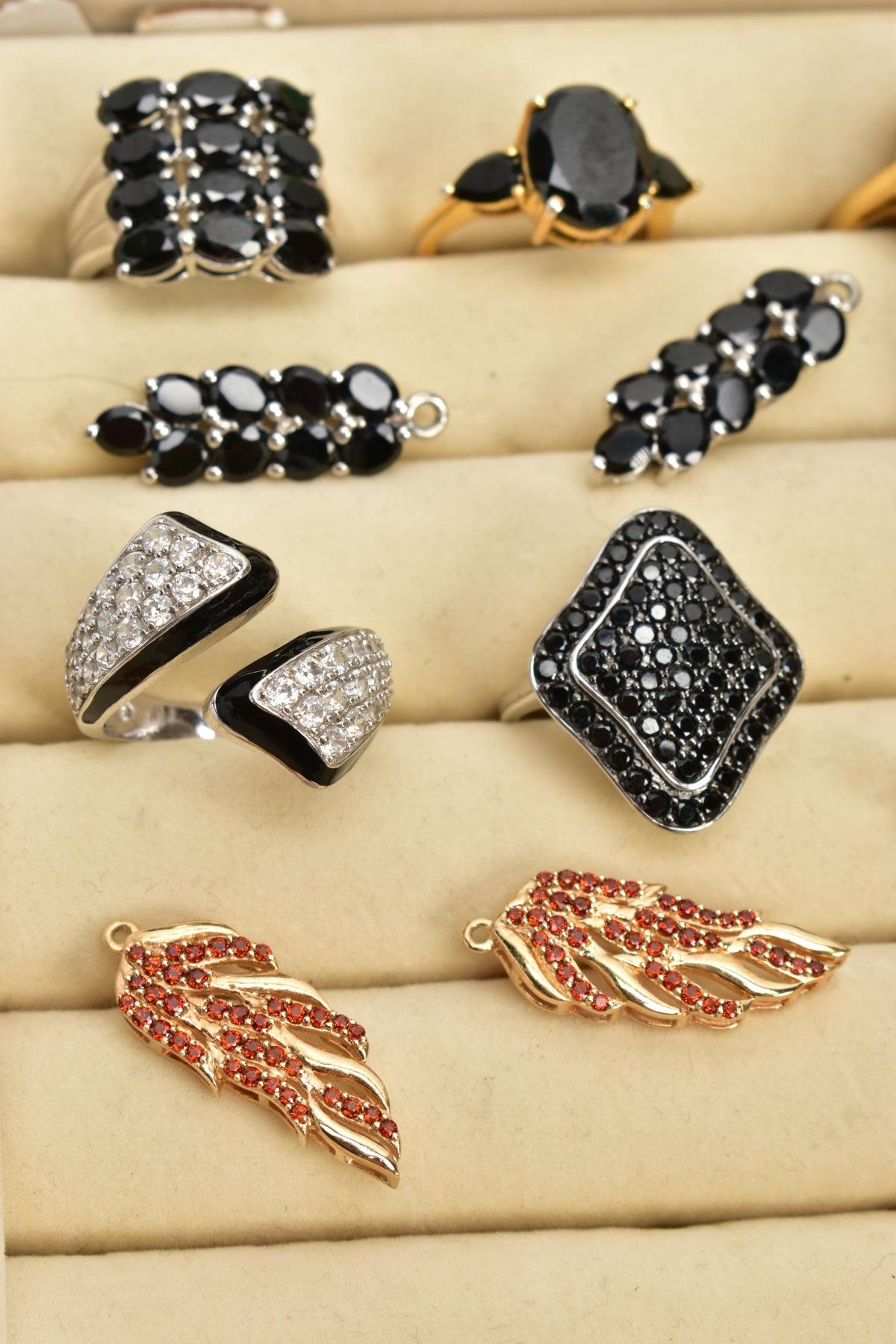 TEN GEM SET RINGS AND THREE PAIRS OF EARRINGS, to include white metal and gold-plated rings set with - Image 3 of 4