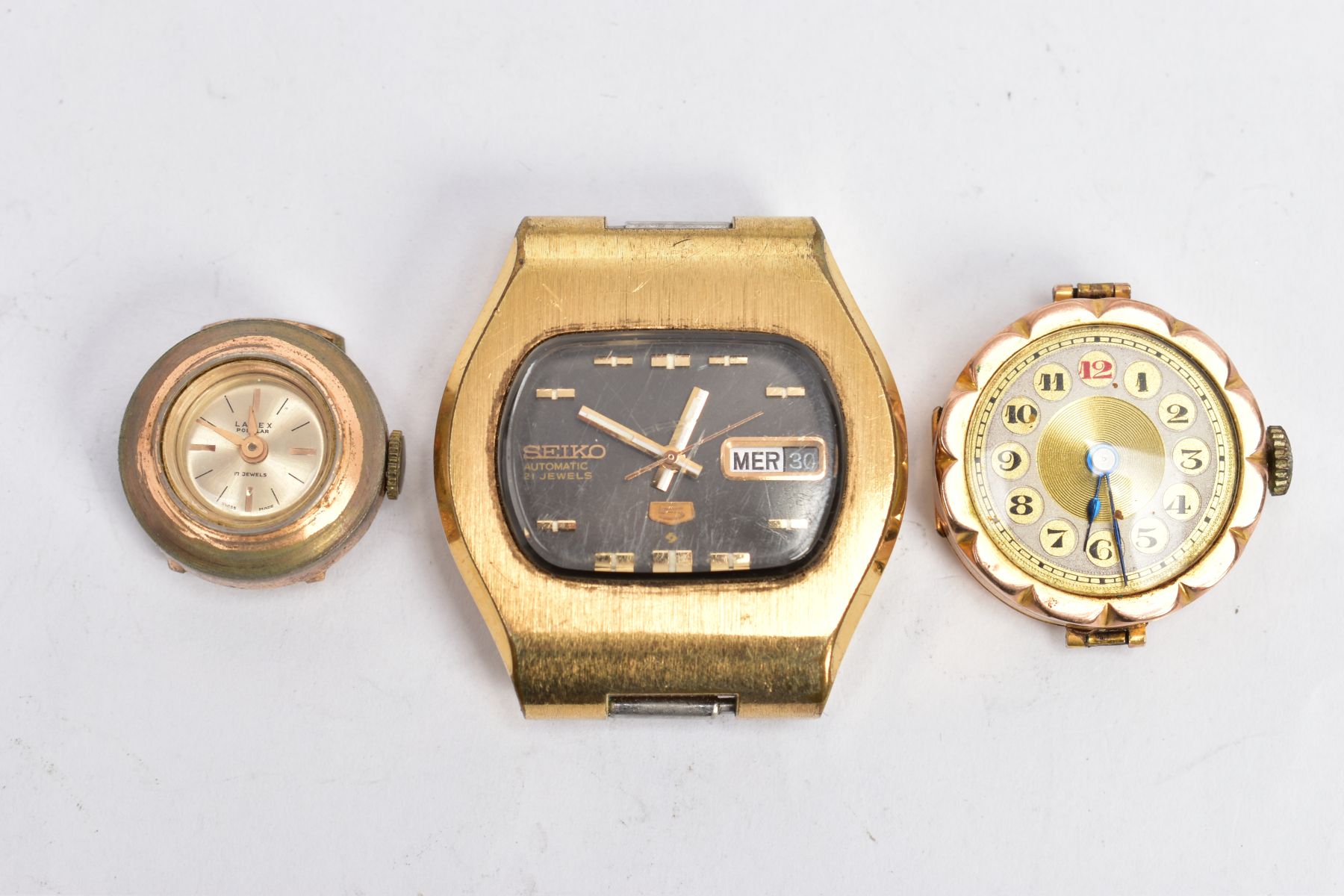 AN EARLY 20TH CENTURY WATCH HEAD AND TWO ADDITIONAL WATCH HEADS, 9ct gold watch head with bevelled