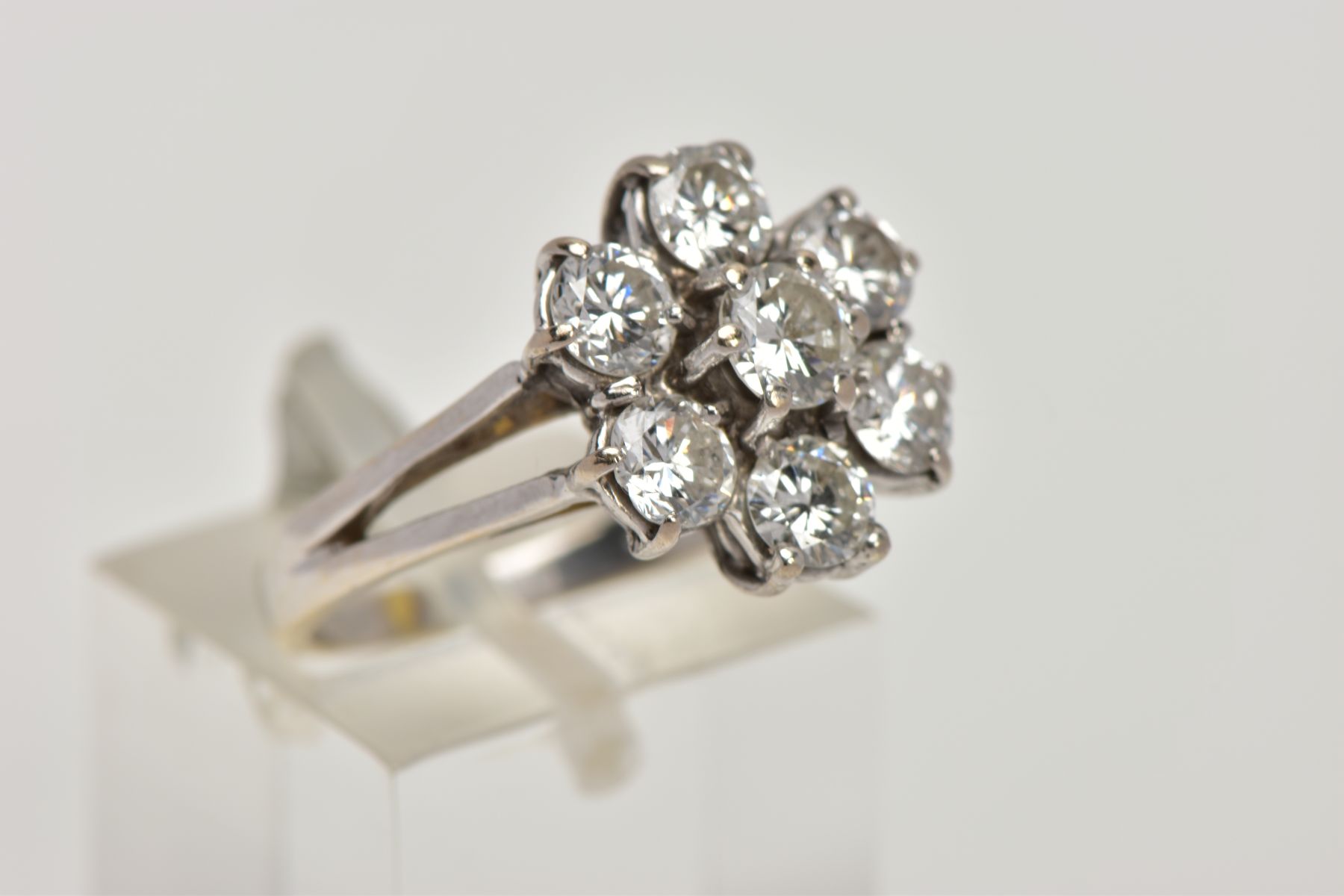 AN 18T WHITE GOLD SEVEN STONE DIAMOND CLUSTER RING, designed as seven claw set brilliant cut - Image 4 of 5