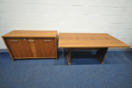 A MODERN WALNUT EFFECT REFECTORY TABLE, length 161cm x depth 86cm x height 75cm, and a matching