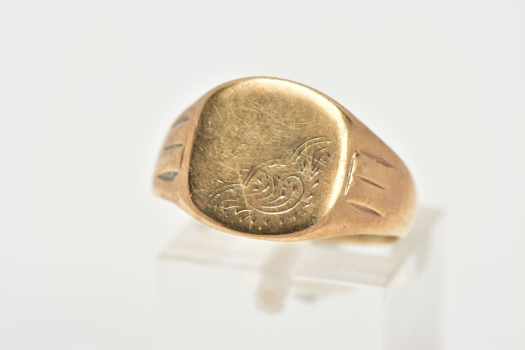 A 9CT GOLD SQUARE SIGNET RING, engraved detail on the face, approximately 12.4mm at the widest