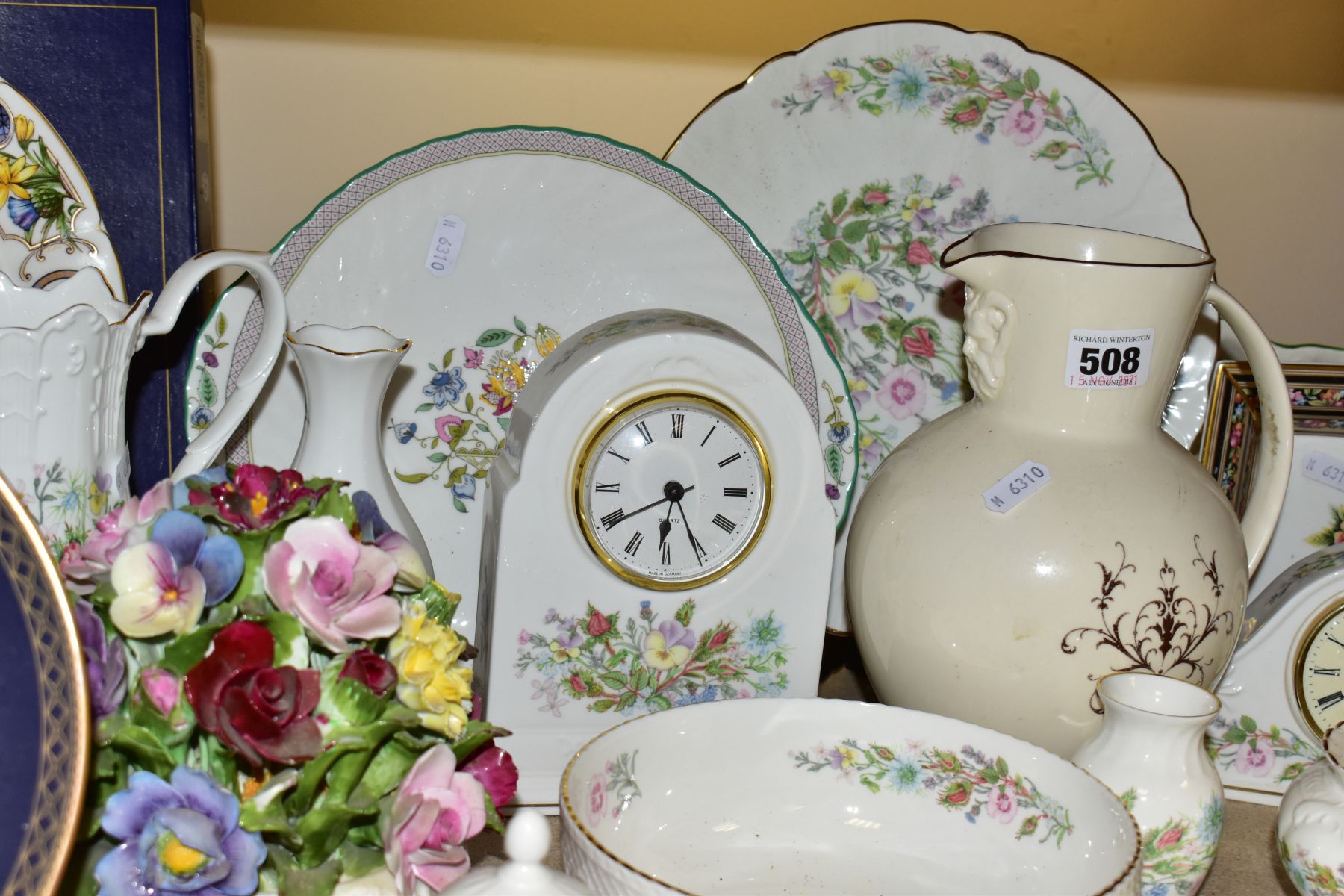 THIRTY SIX PIECES OF CERAMIC GIFT AND TEA WARES, to include Aynsley Wild Tudor clocks, plate, - Image 5 of 9