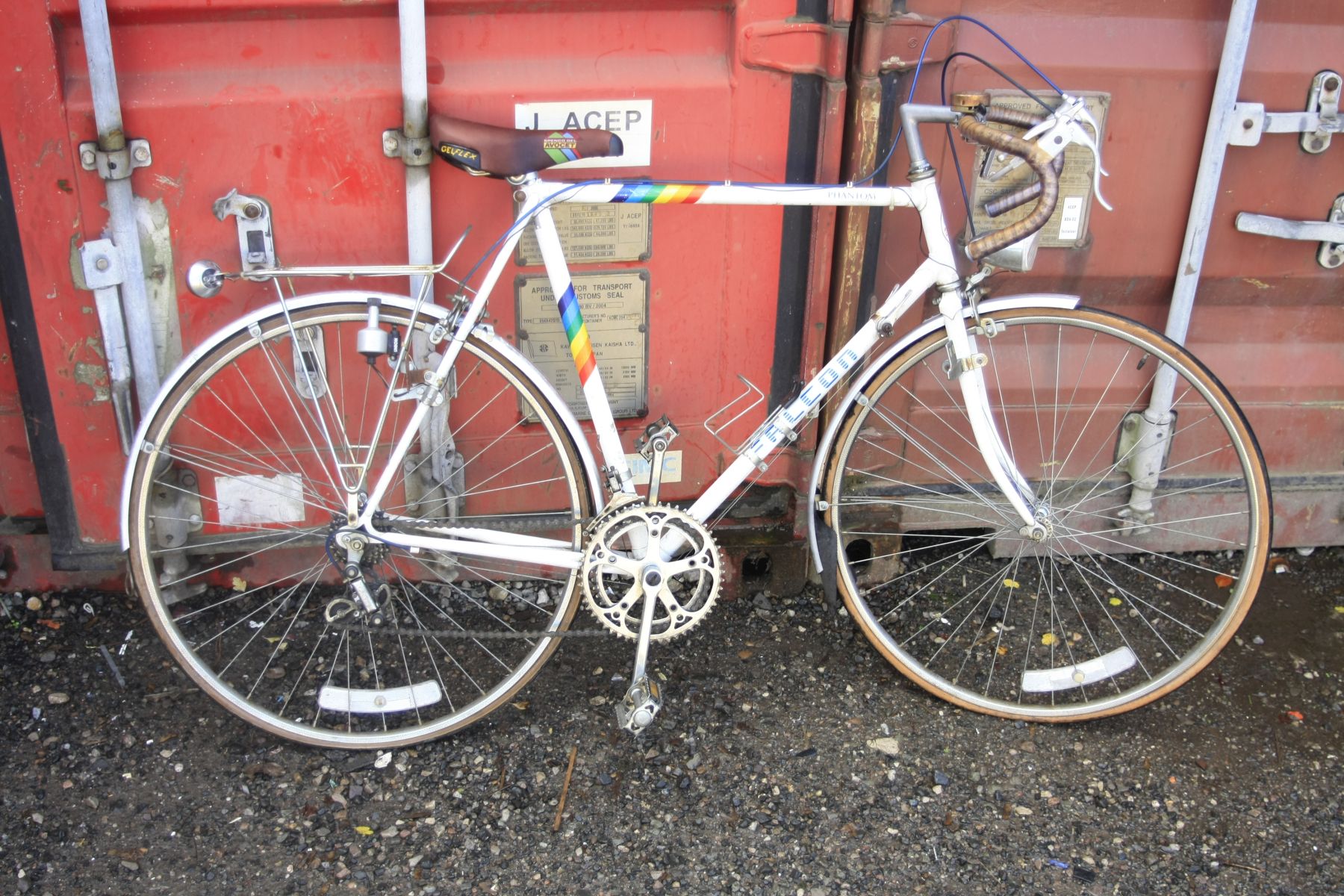 A WHITE FALCON CYCLES PHANTOM ROAD BIKE, with rear luggage rack and 23 inch frame