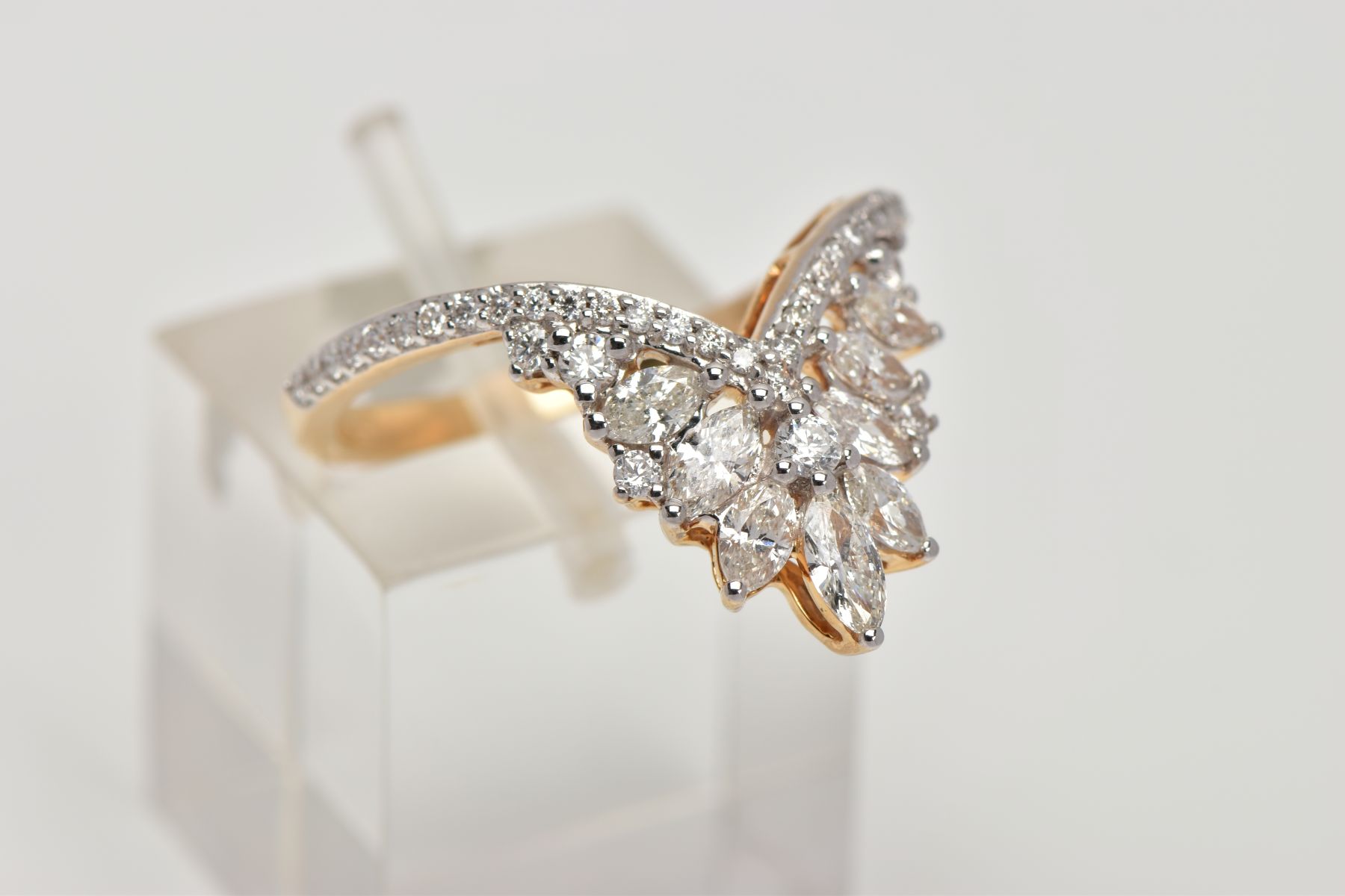 AN 18CT GOLD DIAMOND DRESS RING, the V-shape band set with brilliant cut diamonds, beneath a V-shape - Image 3 of 4