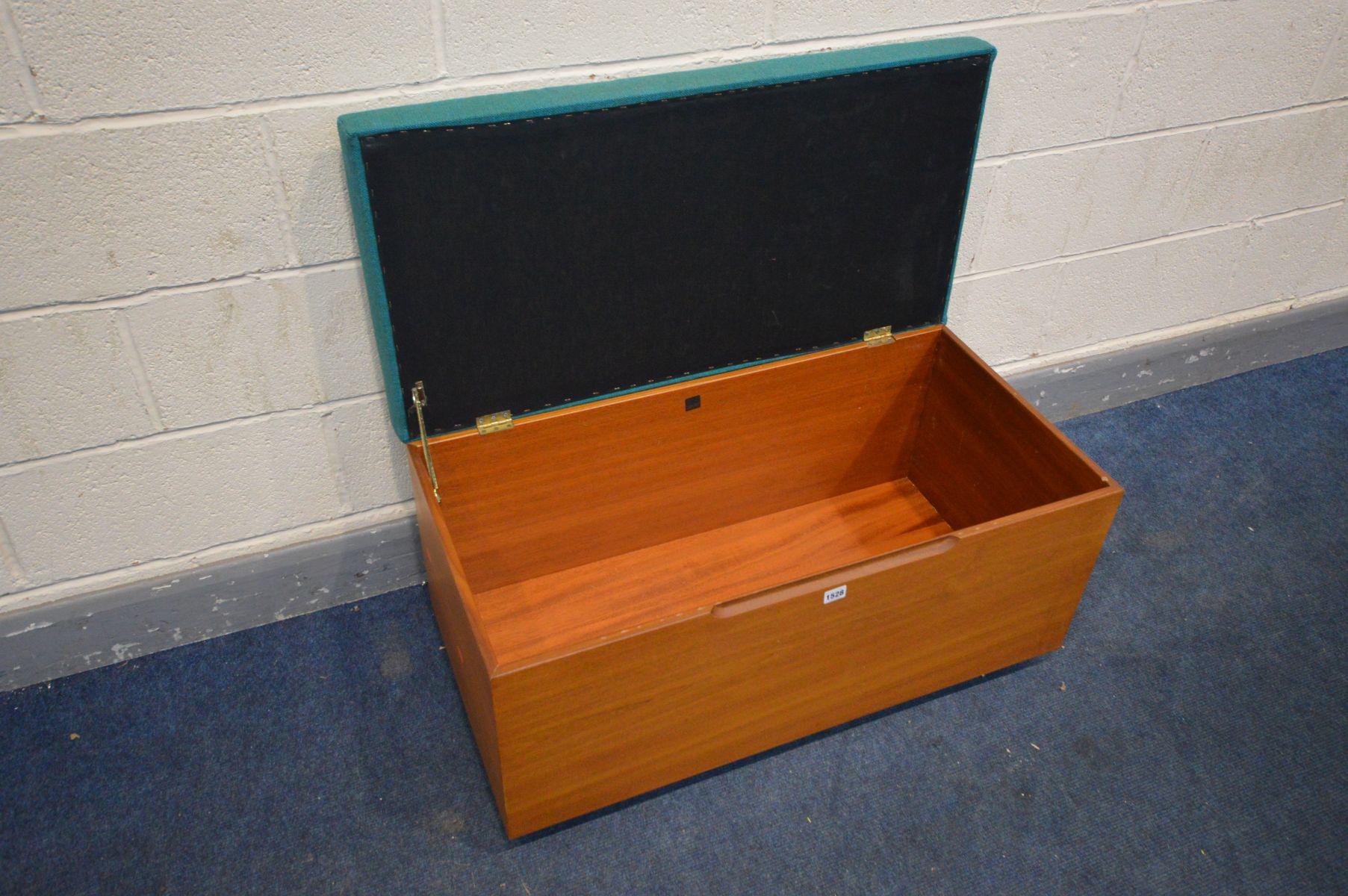 A MID CENTURY MEREDEW TEAK BLANKET BOX with turquoise upholstery, on casters, width 91cm x depth - Image 3 of 3