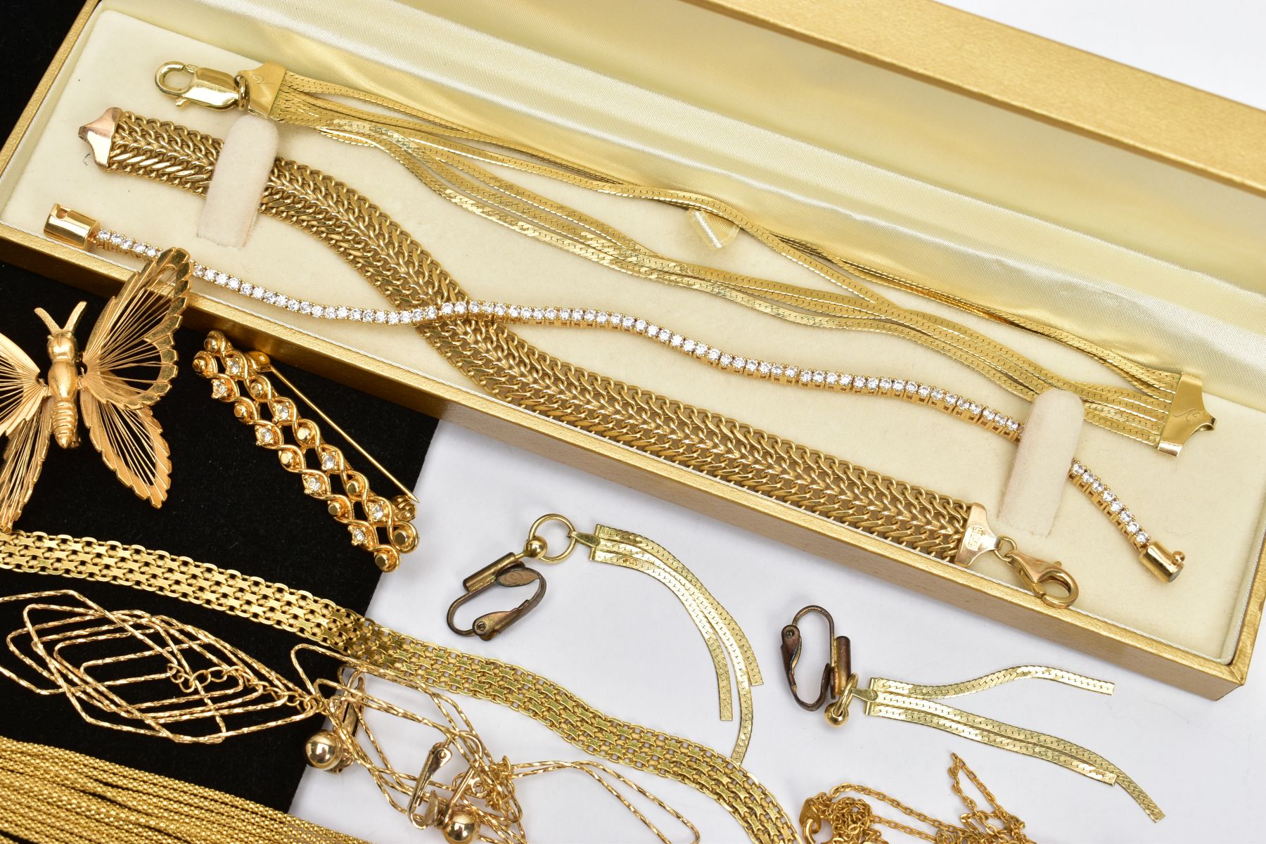 A BOX OF ASSORTED GOLD-PLATED JEWELLERY, to include an articulated 'S' link line bracelet, fitted - Image 4 of 4
