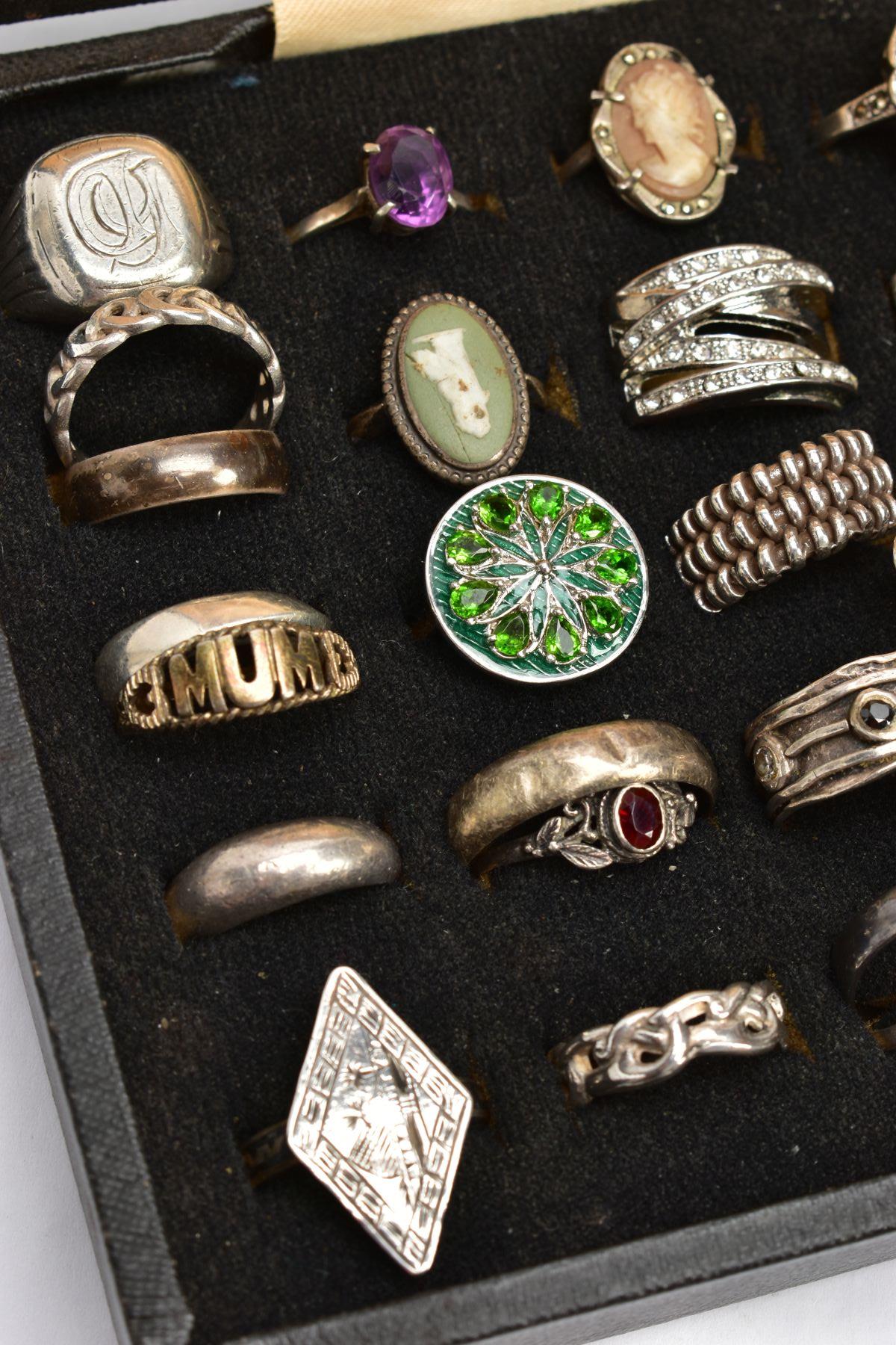 A RING DISPLAY BOX WITH RINGS, to include thirty-six white metal rings in total, of various styles - Image 3 of 5