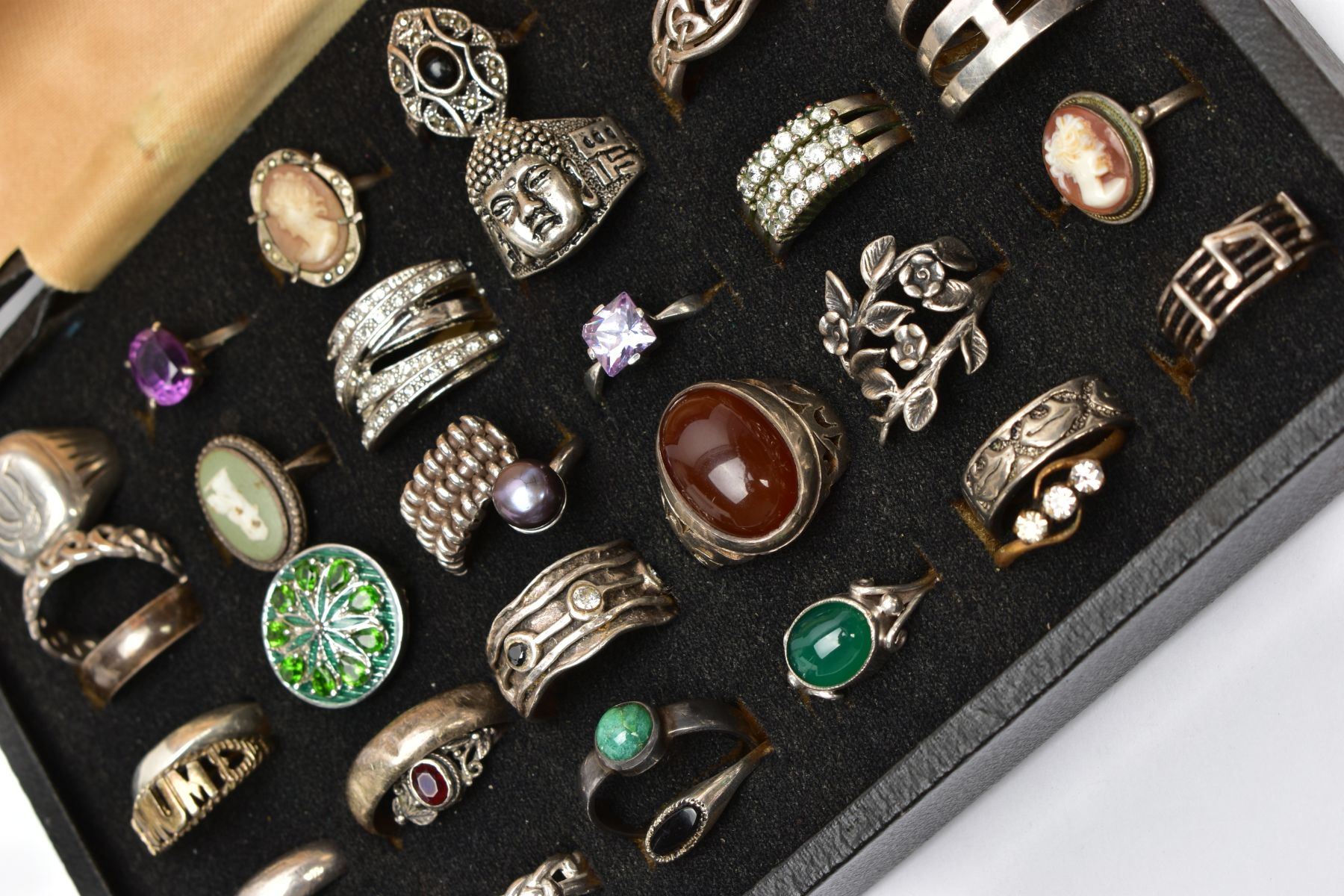 A RING DISPLAY BOX WITH RINGS, to include thirty-six white metal rings in total, of various styles - Image 4 of 5