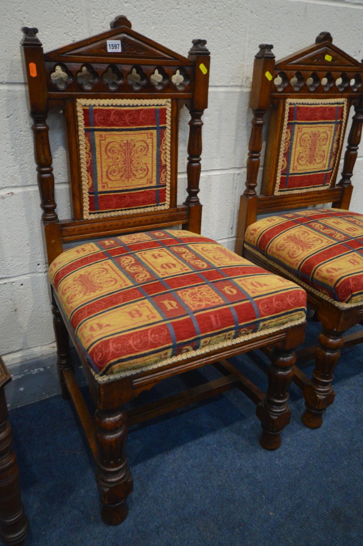 A PAIR OF EDWARDIAN OAK HALL CHAIRS, with quatrefoil detail, and a carved oak hall chair (3) - Image 2 of 3