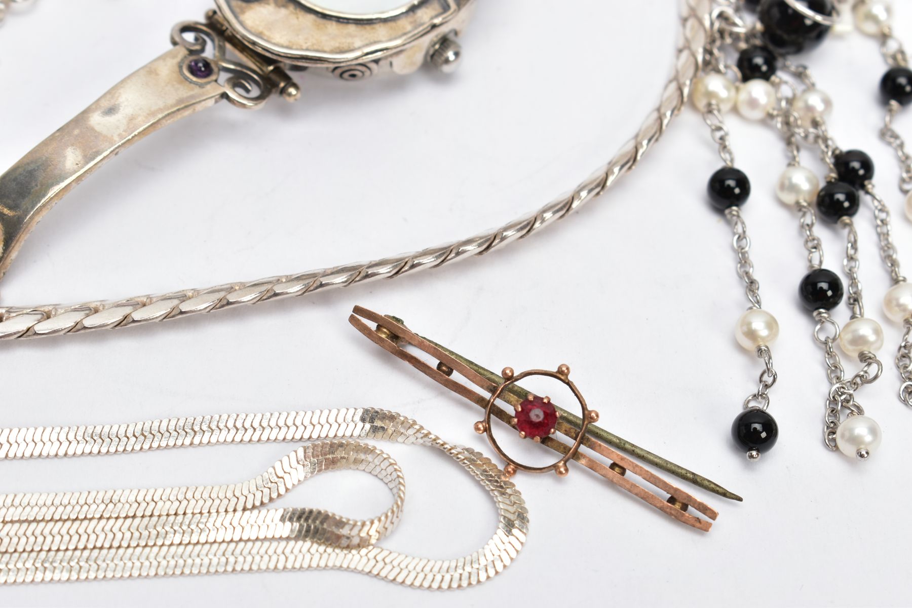 A SELECTION OF SILVER AND WHITE METAL JEWELLERY, to include a flat snake chain, approximate chain - Image 4 of 5