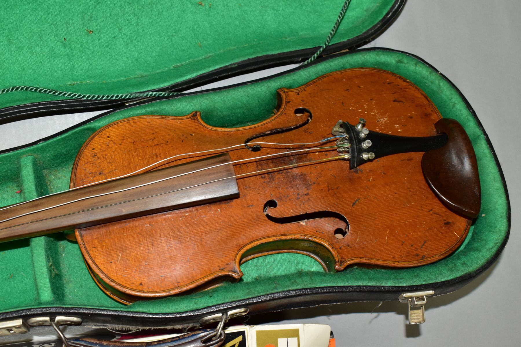 AN EARLY 20TH CENTURY VIOLIN, STAMPED 'DUKE' BELOW THE BUTTON, single piece back, overall length - Bild 3 aus 7