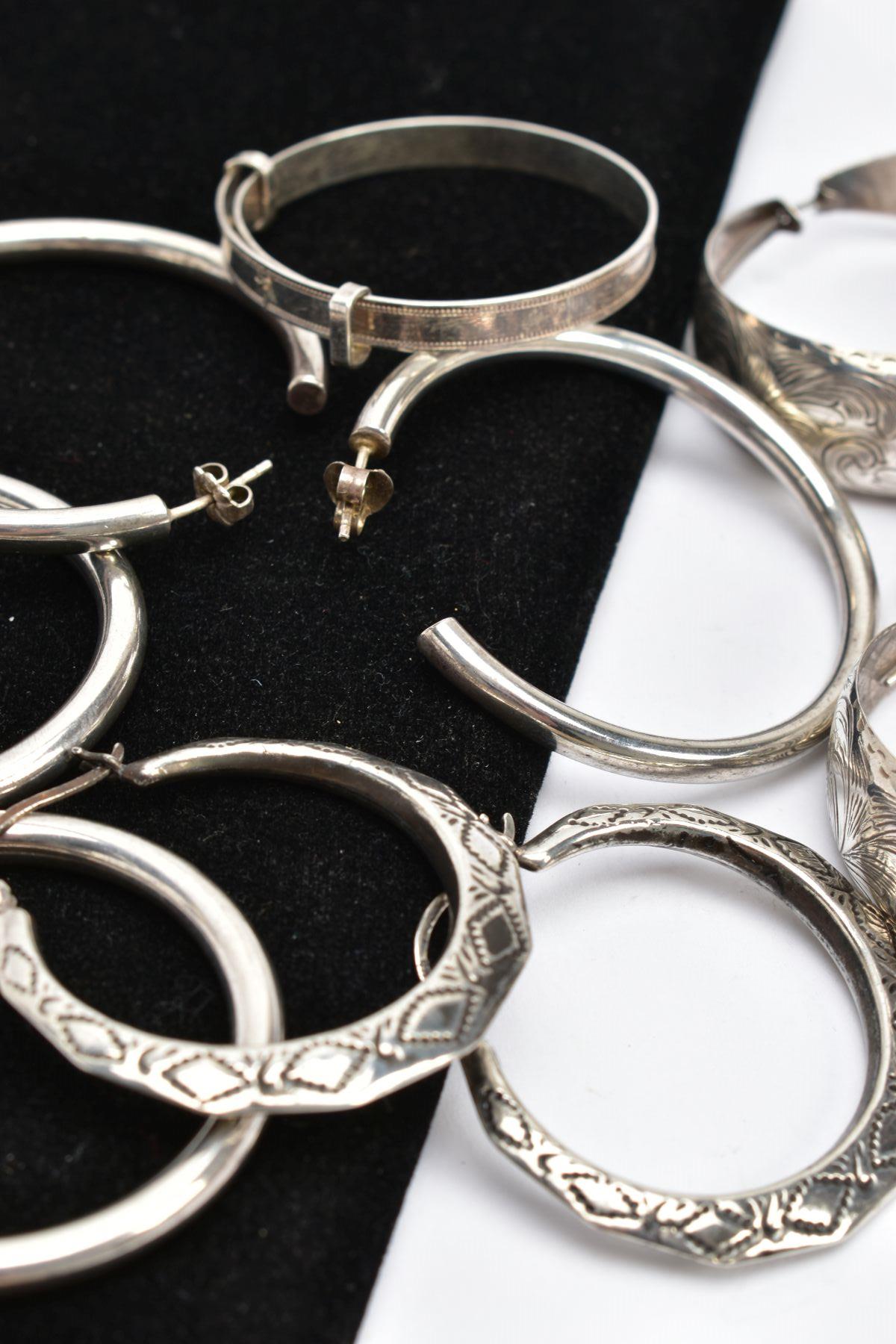 A SELECTION OF WHITE METAL EARRINGS, BANGLES AND A BROOCH, to include two pairs of polished hoops, - Image 2 of 4