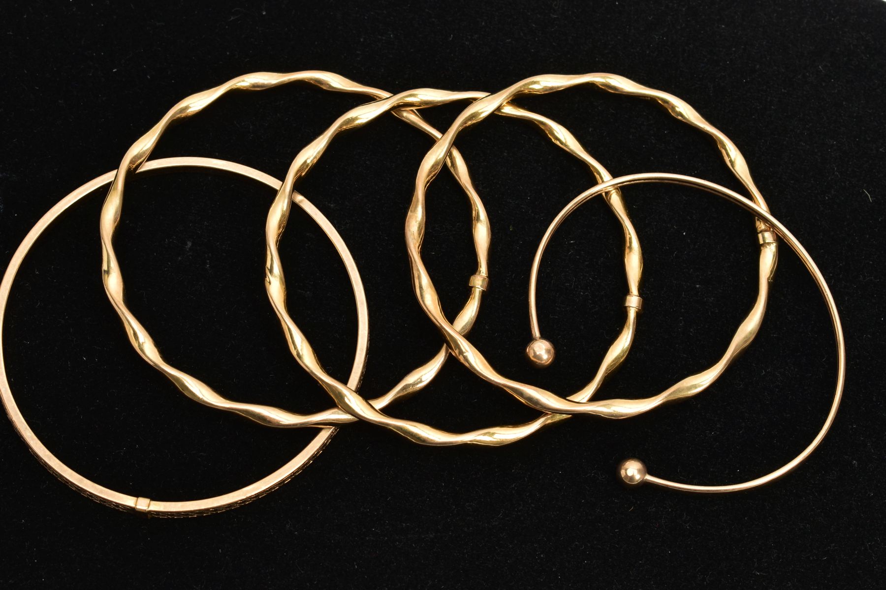 9CT GOLD BANGLES, to include three twisted hollow bangles, hallmarked 9ct gold Sheffield, one - Image 3 of 3