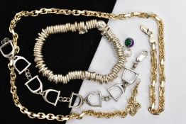 THREE PIECES OF JEWELLERY, to include a silver snaffle bracelet, fitted with a lobster claw clasp,