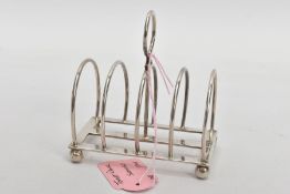 AN EARLY 20TH CENTURY SILVER TOAST RACK, plain polished rack, raised on four ball feet, fitted