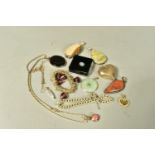 A BAG OF ASSORTED JEWELLERY ITEMS, to include a silver mounted jade pendant, fitted with a tapered