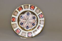 A ROYAL CROWN DERBY 1128 IMARI 21CM PLATE, printed pink mark (Condition report: no obvious damage or