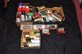A QUANTITY OF BOXED AND UNBOXED MODERN DIECAST LORRIES, TRUCKS, BUSES AND COACHES, to include
