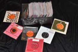 A TRAY CONTAINING APPROX ONE HUNDRED SINGLES FROM 1968 TO 1976 artists include T Rex, Simon and