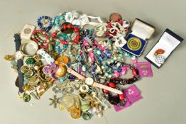 A BOX OF ASSORTED COSTUME JEWELLERY, to include pieces such as a white metal hinged bangle with a