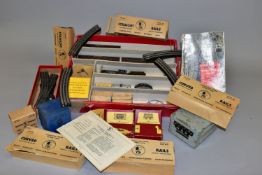 A QUANTITY OF BOXED AND UNBOXED ASSORTED TRIX TWIN MODEL RAILWAY ITEMS, to include freelance 0-4-0