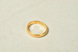 A 22CT GOLD BAND RING, of plain design, with 22ct hallmark, width 4mm, ring size P 1/2,