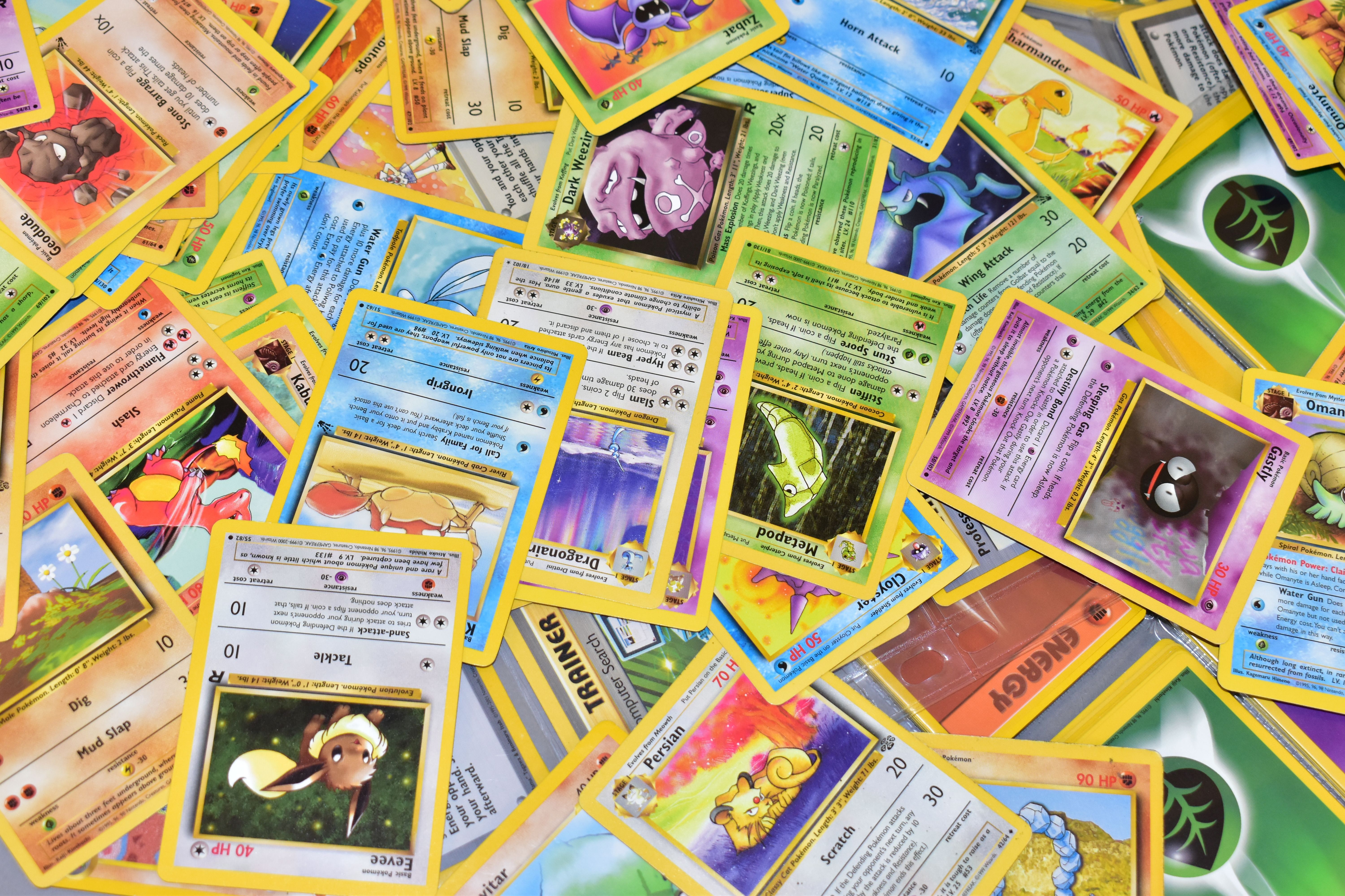 AN ASSORTMENT OF APPROXIMATELY SEVEN HUNDRED AND SIXTY POKEMON CARDS, in sets from Base Set, Base - Image 5 of 6