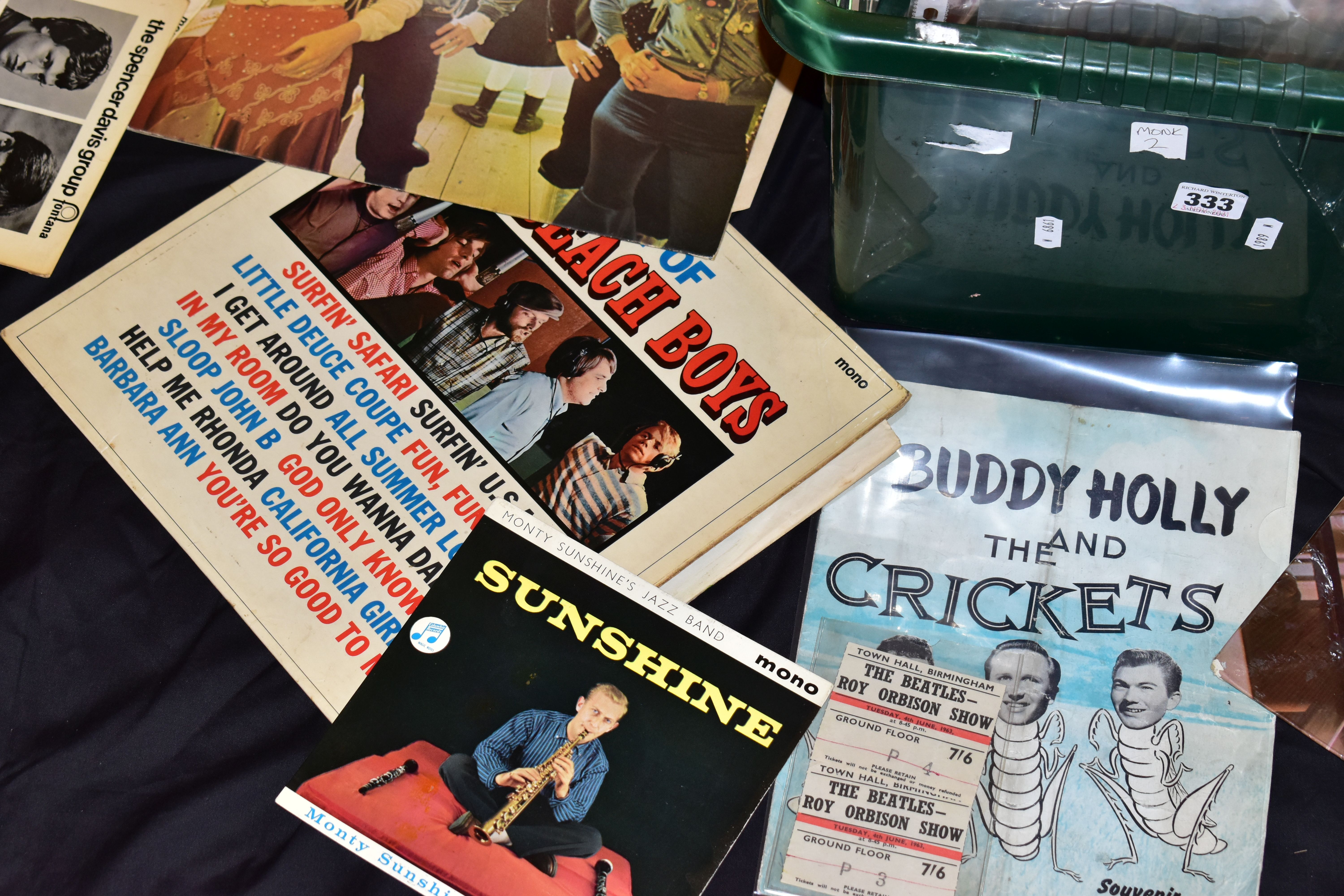 A TRAY CONTAINING LPs, 7in SINGLES AND EPHEMERA FROM THE 1950s AND 60s including two concert tickets - Image 4 of 7