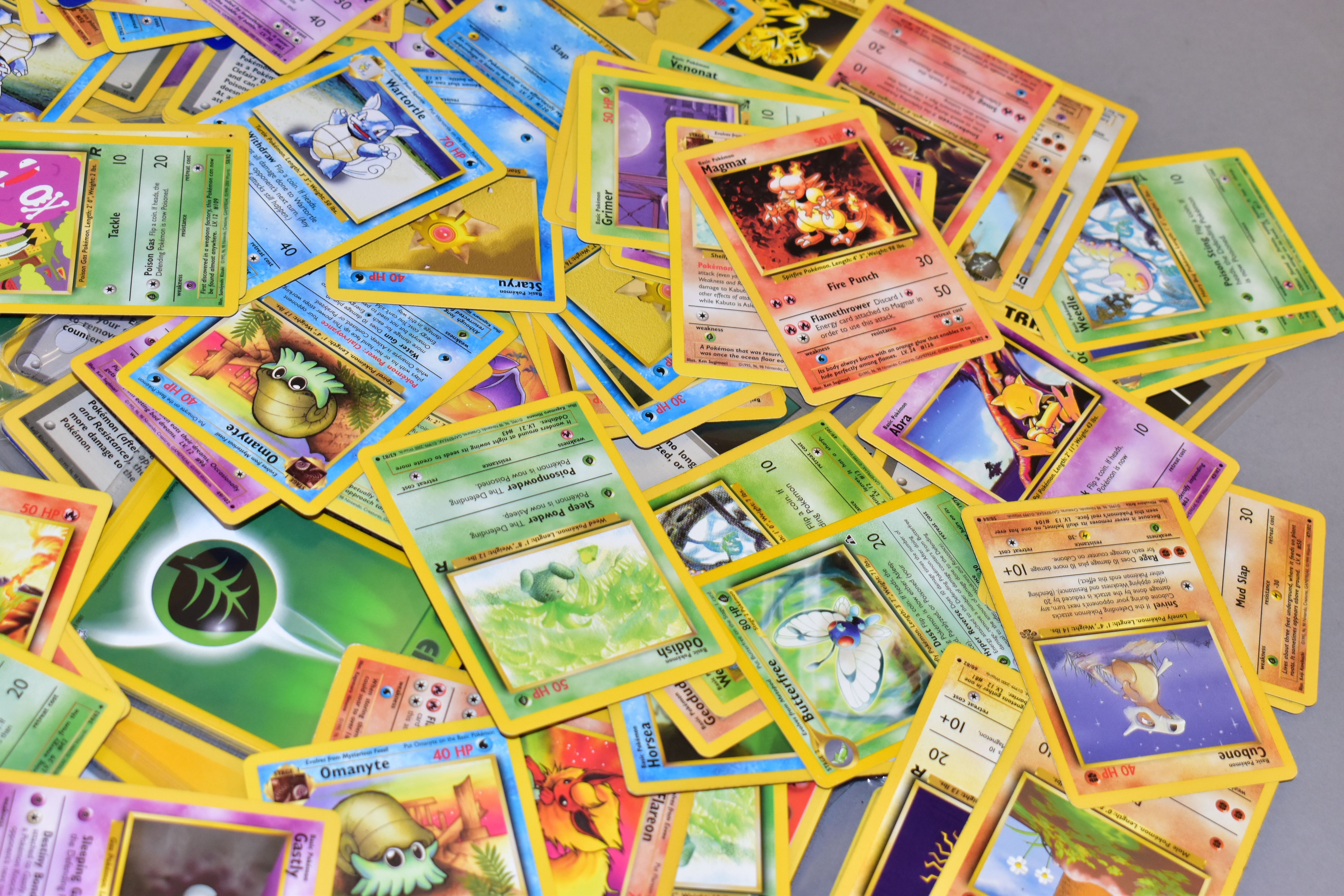 AN ASSORTMENT OF APPROXIMATELY SEVEN HUNDRED AND SIXTY POKEMON CARDS, in sets from Base Set, Base - Image 6 of 6