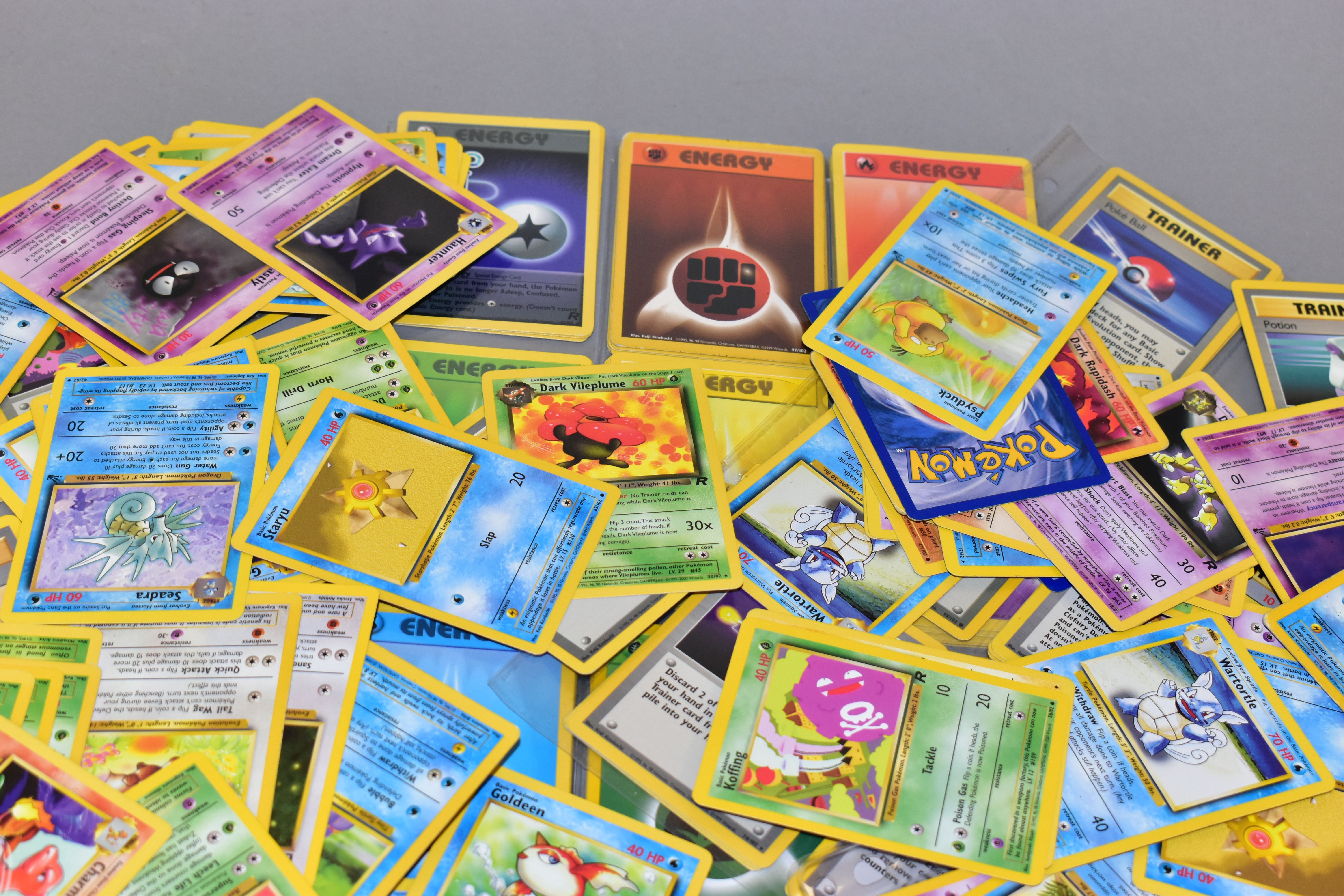 AN ASSORTMENT OF APPROXIMATELY SEVEN HUNDRED AND SIXTY POKEMON CARDS, in sets from Base Set, Base - Image 4 of 6