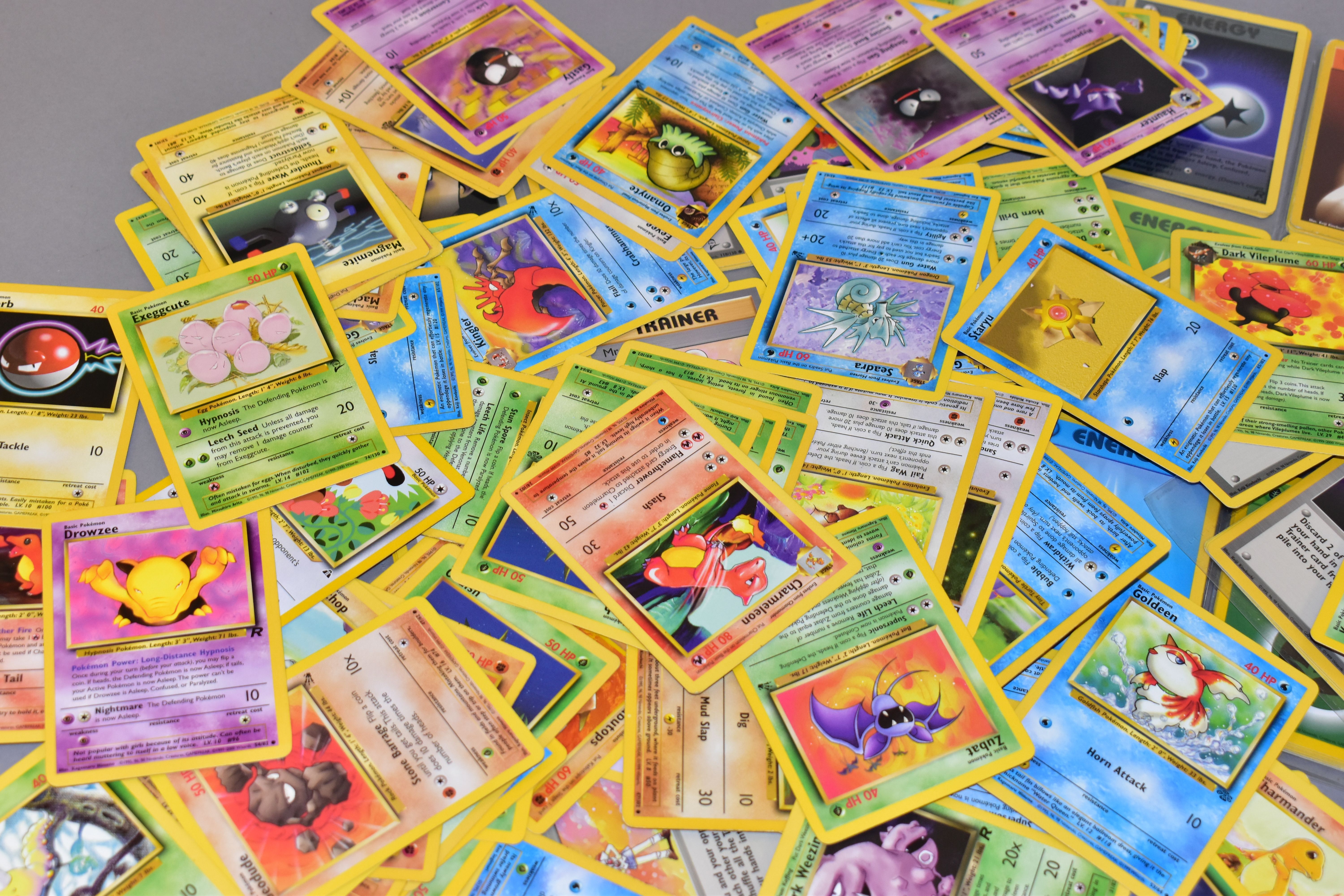 AN ASSORTMENT OF APPROXIMATELY SEVEN HUNDRED AND SIXTY POKEMON CARDS, in sets from Base Set, Base - Image 3 of 6