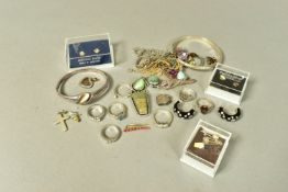 A BAG OF ASSORTED JEWELLERY, to include a silver ring set with an oval smokey quartz, bifurcated