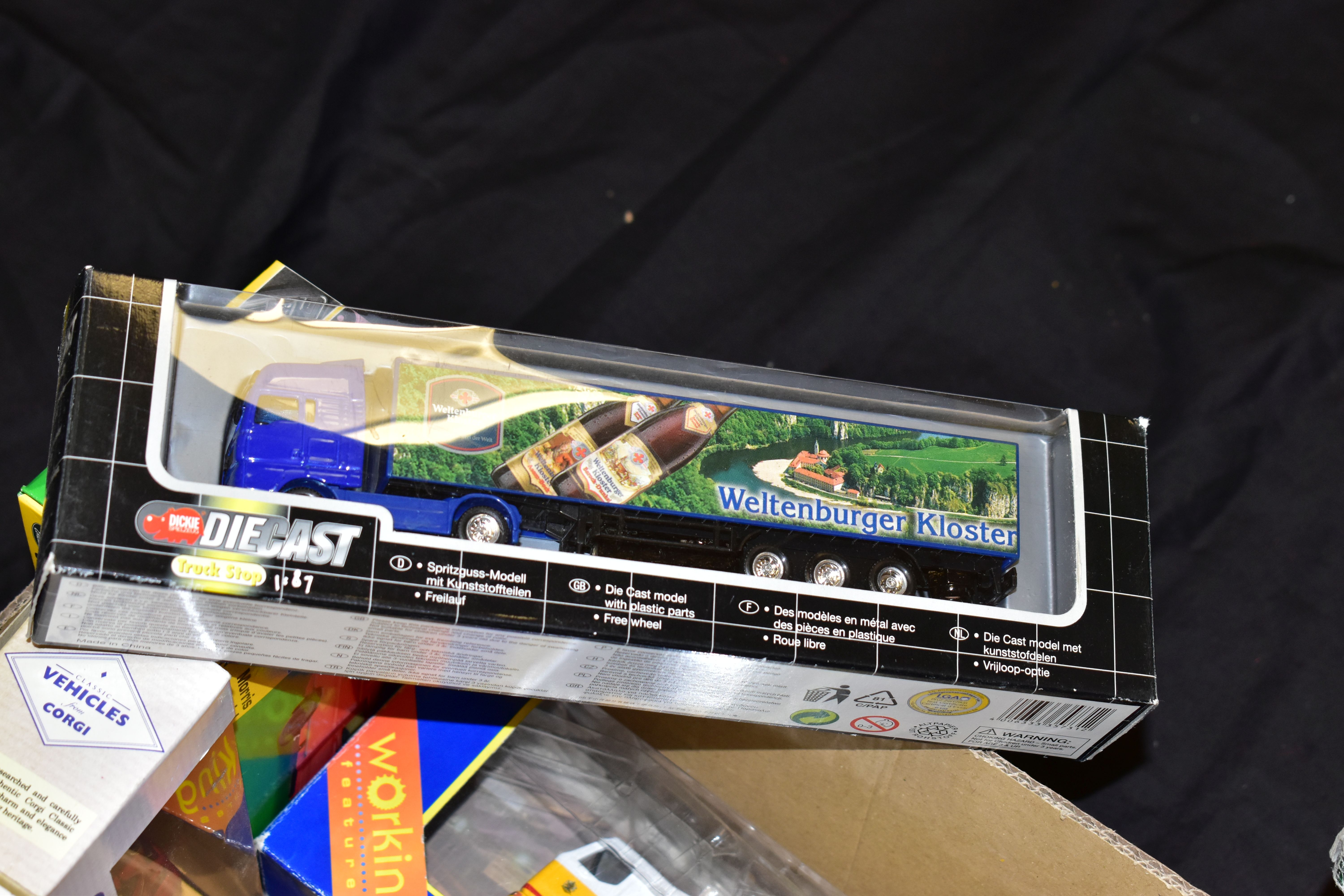 A QUANTITY OF BOXED ASSORTED MODERN DIECAST AND PLASTIC LORRIES, TRUCKS AND VANS, to include Corgi - Image 6 of 6