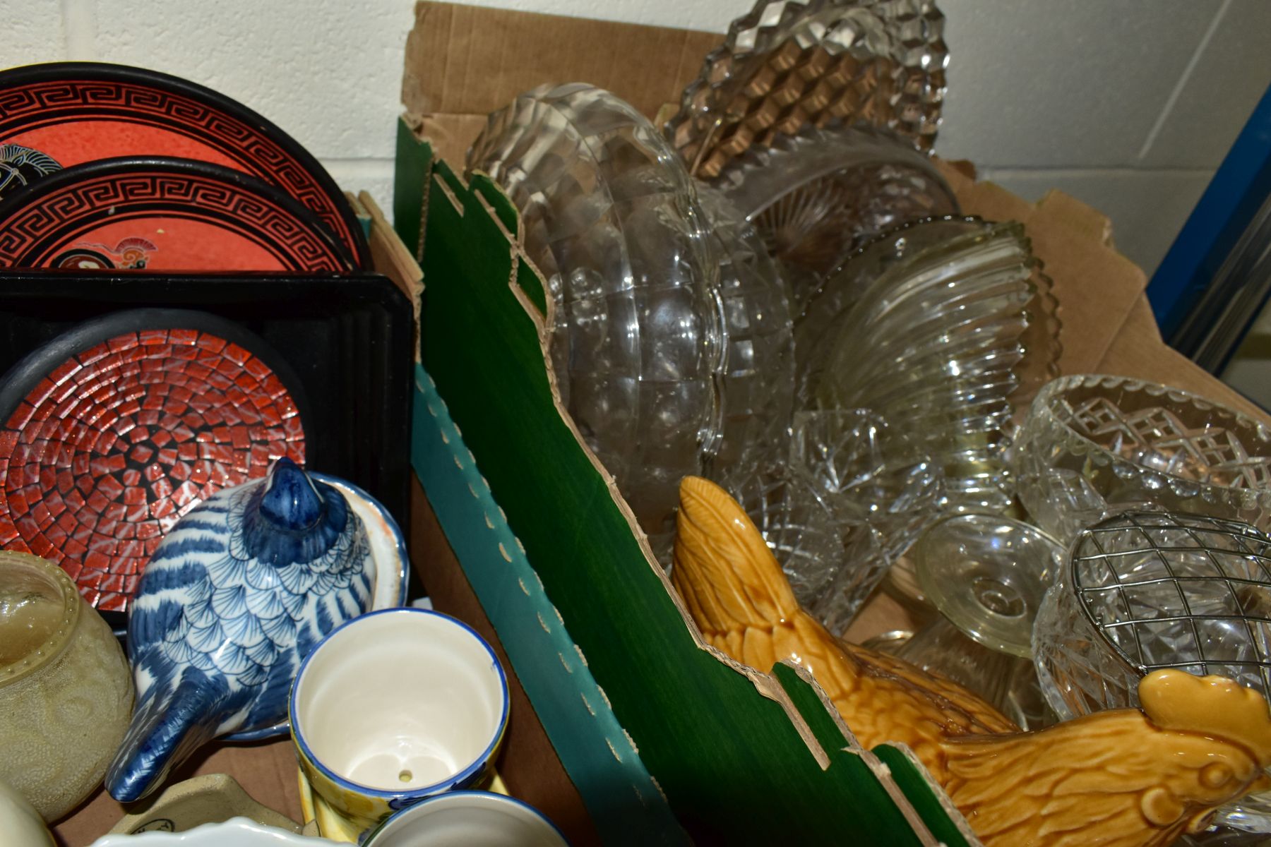 SIX BOXES AND LOOSE CERAMICS AND GLASS WARES, to include ten Lilliput Lane cottages (sd), ceramic - Image 12 of 14